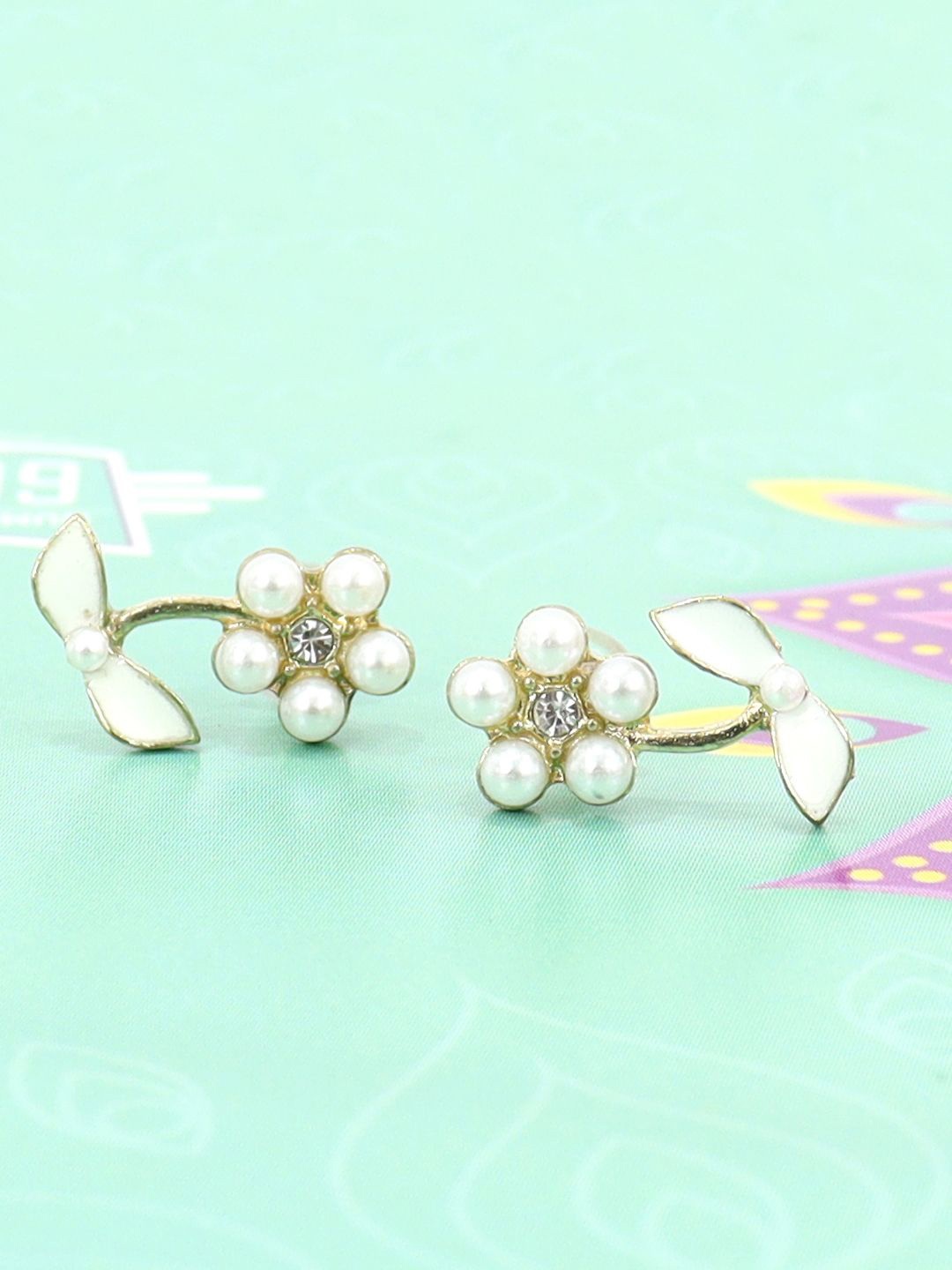 

VAGHBHATT Stainless Steel Classic Studs Earrings, White