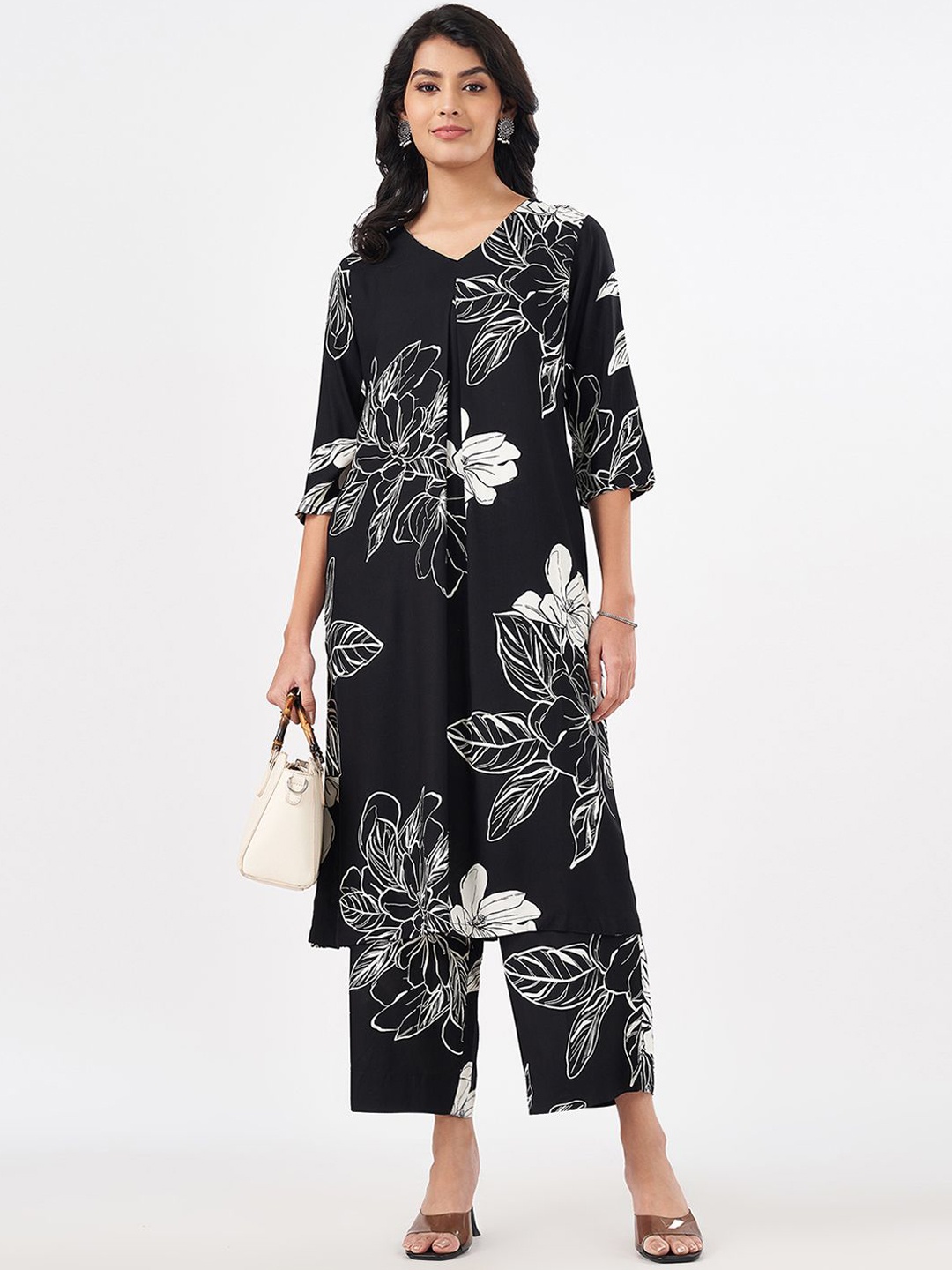 

RANGMANCH BY PANTALOONS Women Floral Printed Regular Kurta with Palazzos, Black