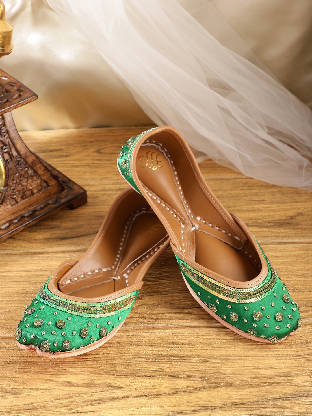 

House of Pataudi Women Embellished Ethnic Mojaris, Green