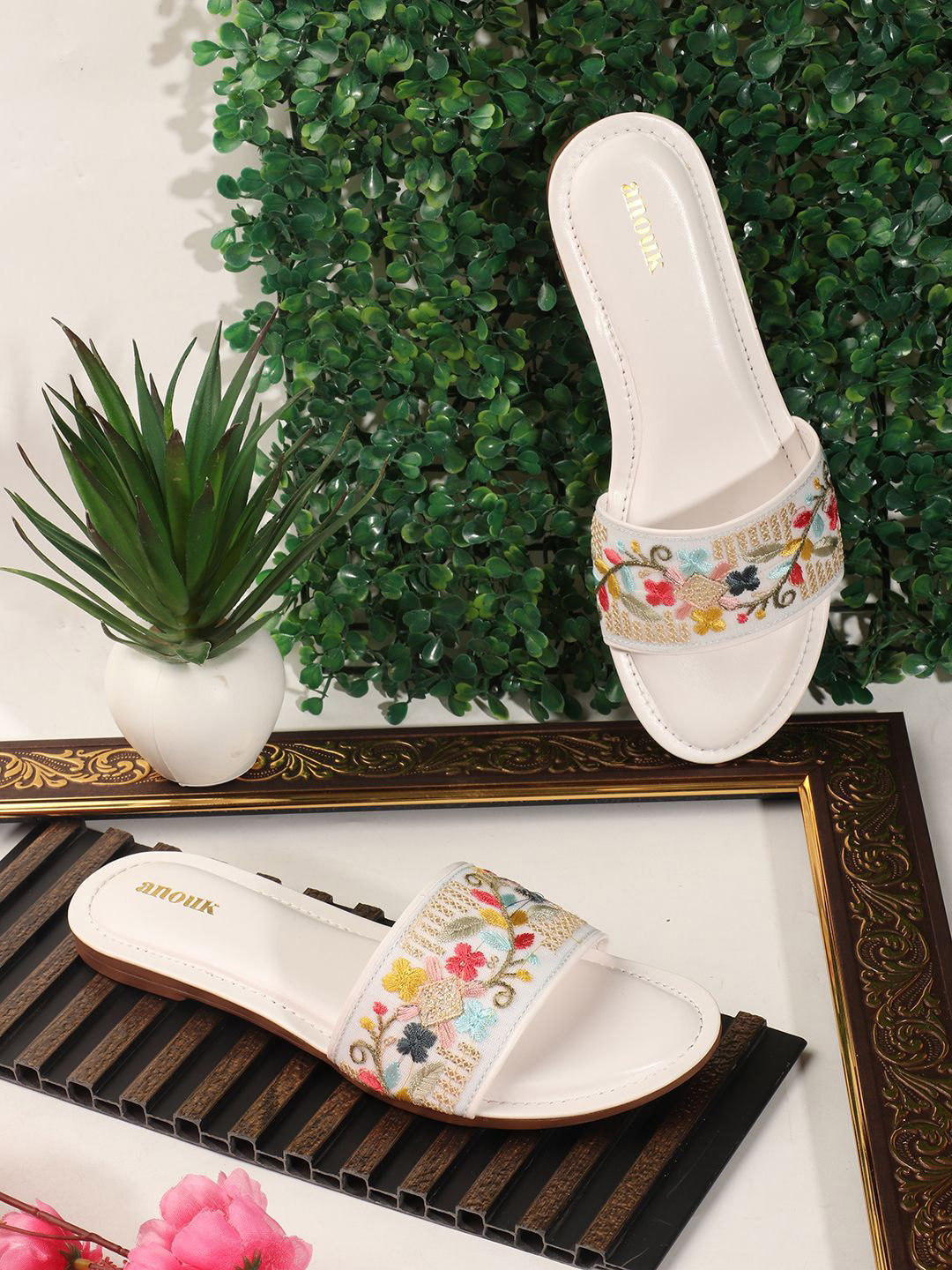 

Anouk Women Ethnic Open Toe Flats with Embroidered, White
