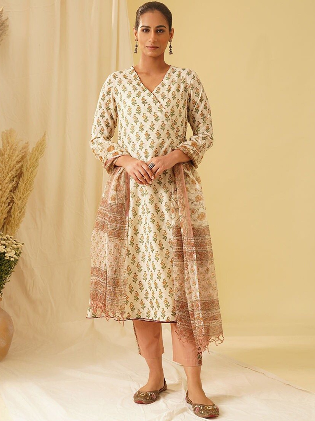 

JAYPORE Floral Printed V-Neck Angrakha A-Line Kurta with Trouser and Camisole, White