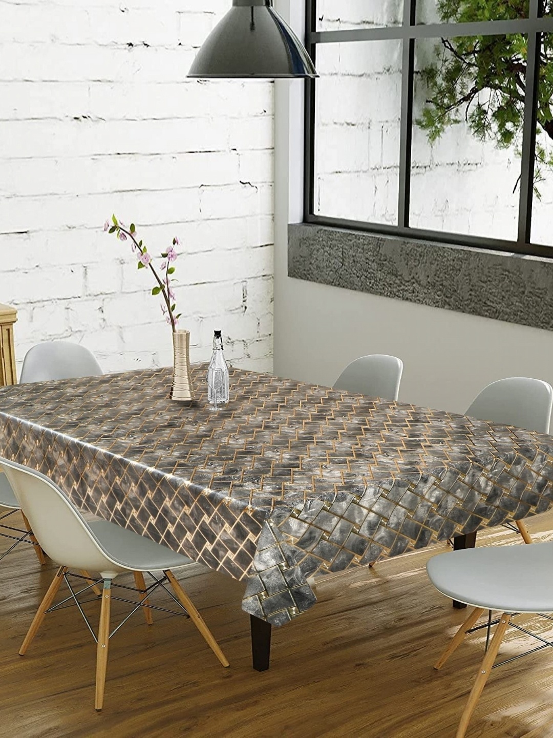 

LooMantha Green & Gold Toned Geometric Printed Waterproof 6-Seater Table Cover