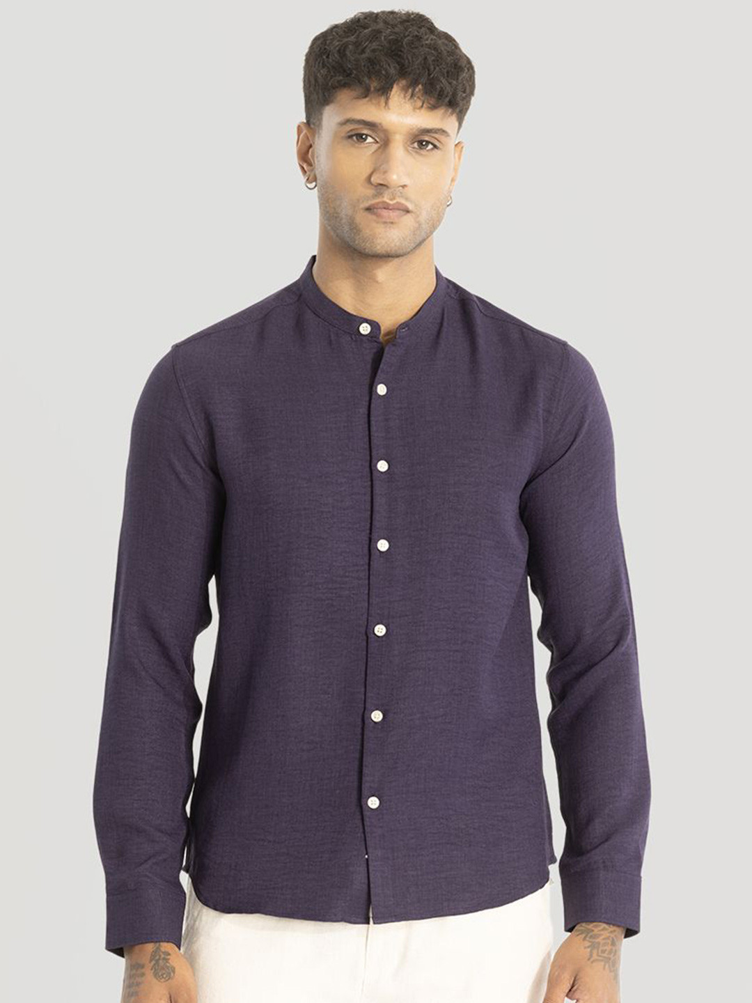 

Snitch Men Smart Band Collar Solid Slim Fit Casual Shirt, Purple