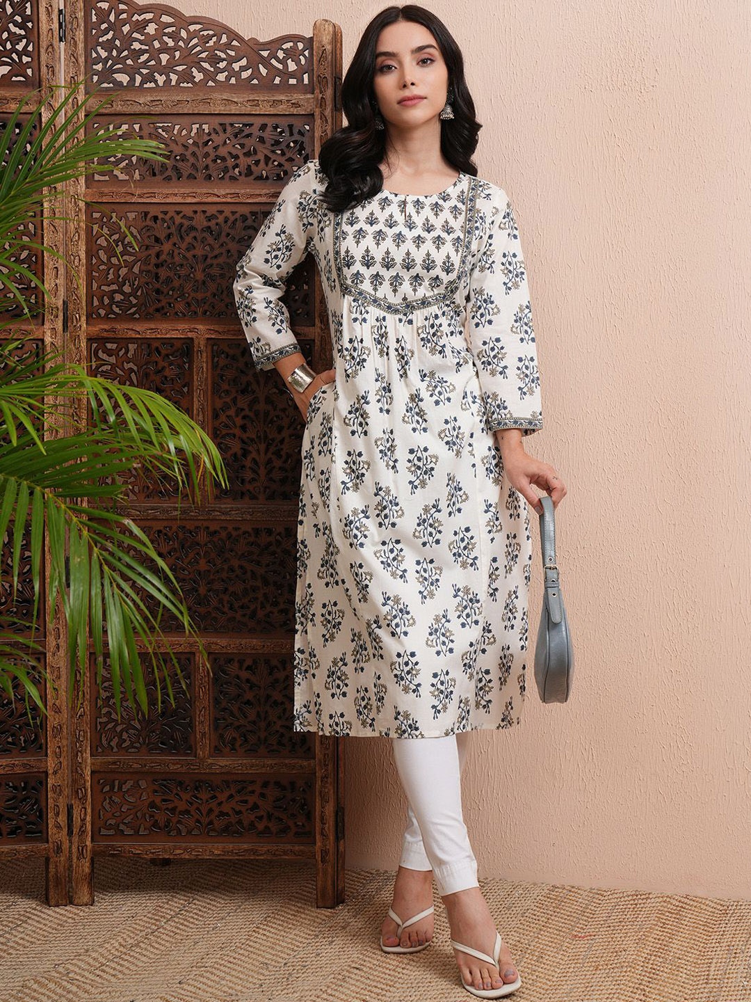 

Vishudh Women Floral Printed Floral Kurta, Cream