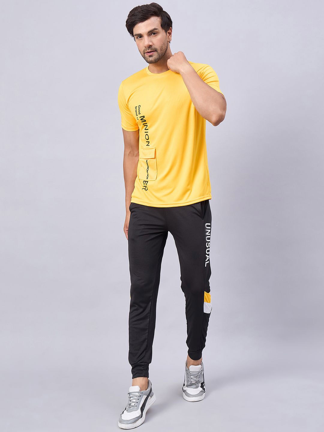 

CHROME & CORAL Men Typography Printed T-Shirt & Joggers Tracksuit, Yellow