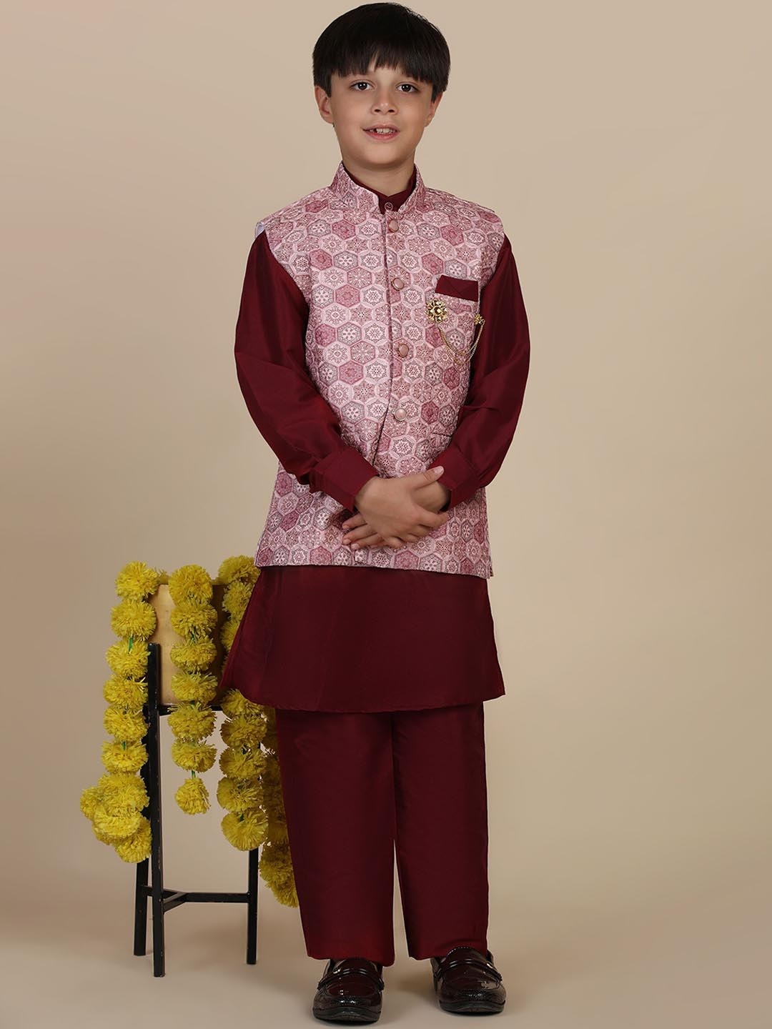 

Pro-Ethic STYLE DEVELOPER Boys Paisley Regular Pure Silk Kurta with Pyjamas, Maroon