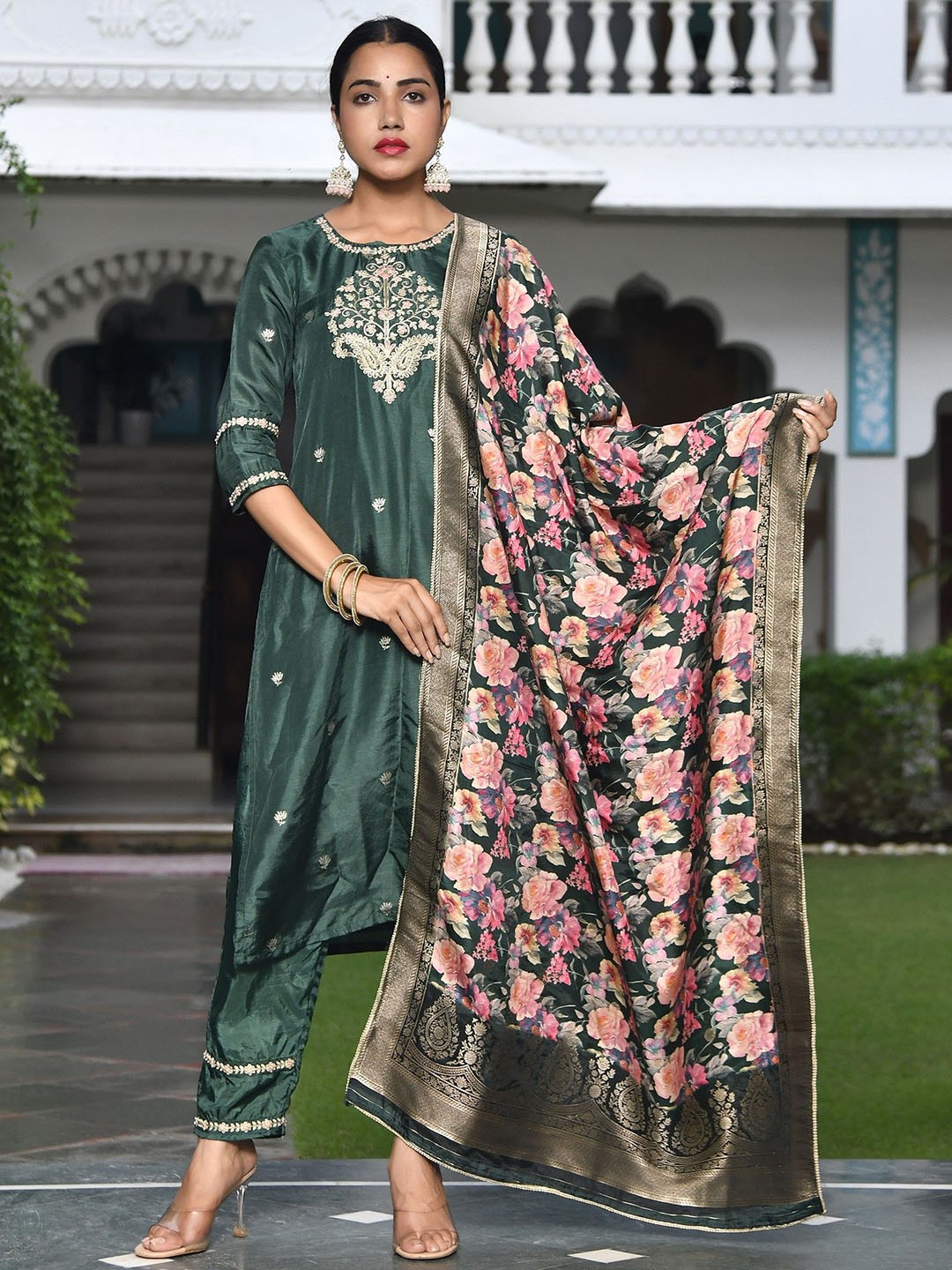 

VAASVA JAIPUR Women Emboidered Regular Kurta with Trousers & With Dupatta, Green