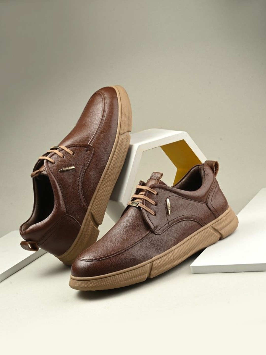

Egoss Men Colourblocked Leather Derbys, Brown