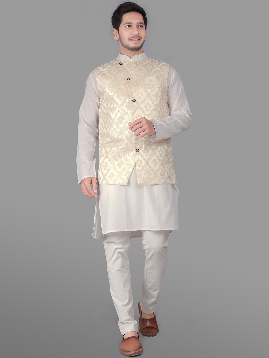 

Xepon Woven Design Straight Kurta with Pyjamas With Jacket, Off white