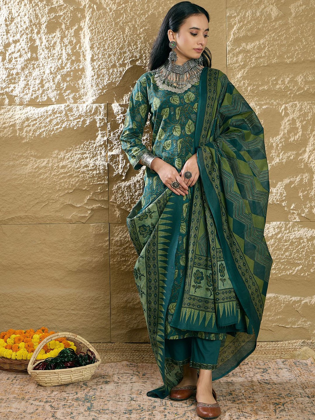 

Indo Era Women Floral Printed Regular Pure Cotton Kurta with Trousers & With Dupatta, Green