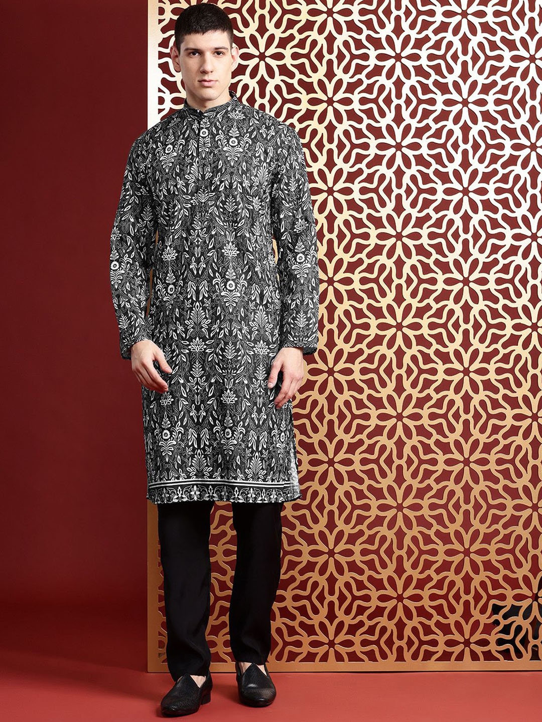 

MANQ Floral Embroidered Mandarin Collar Thread Work Straight Kurta, Black
