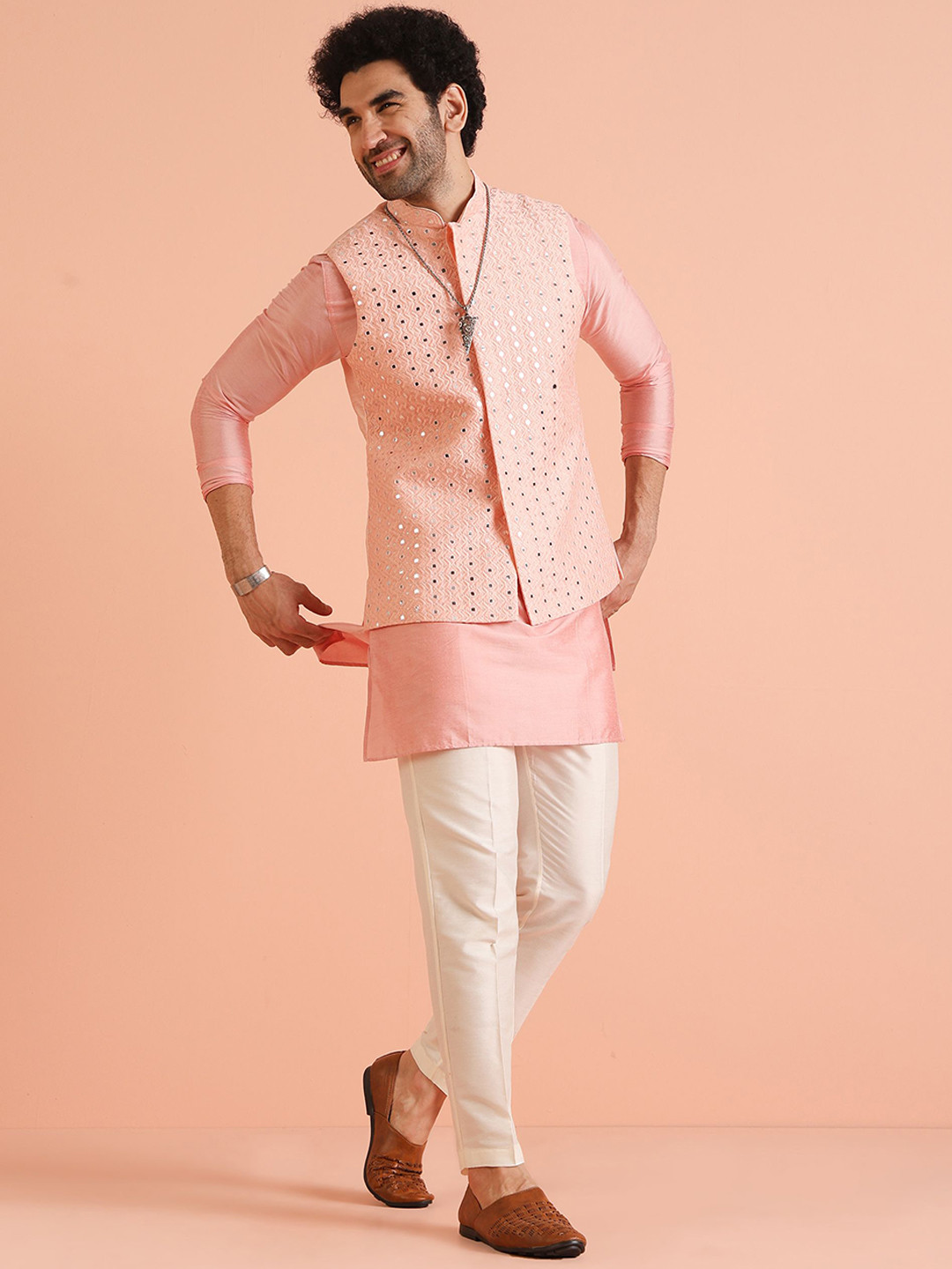 

KISAH Geometric Embroidered Mandarin Collar Mirror Work Kurta With Trousers Set, Pink