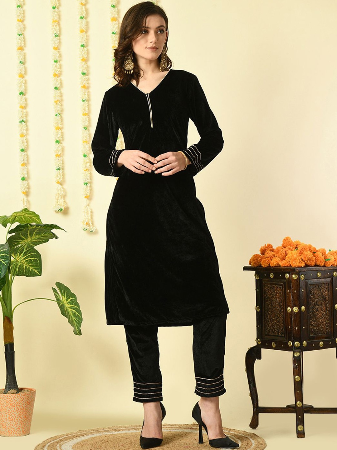 

KALINI Women Regular Velvet Kurta with Trousers, Black