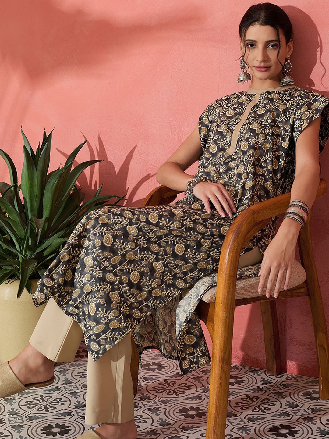 

Sangria Printed Straight Kurtas, Grey