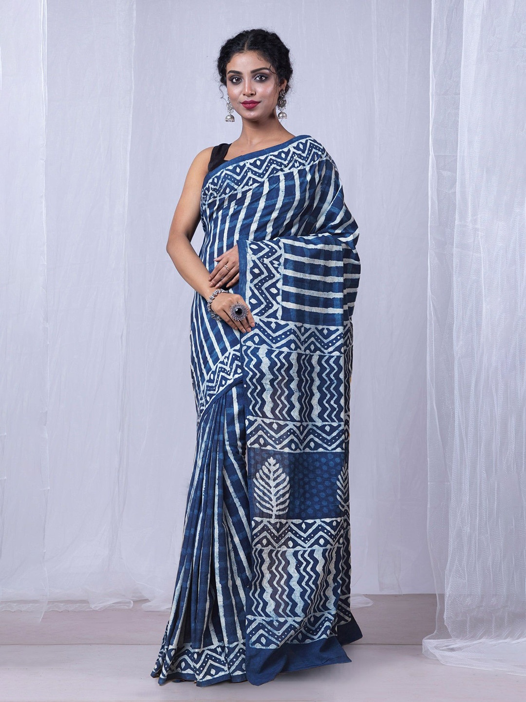

Unnati Silks Striped Pure Cotton Handloom Dabu Saree, Blue