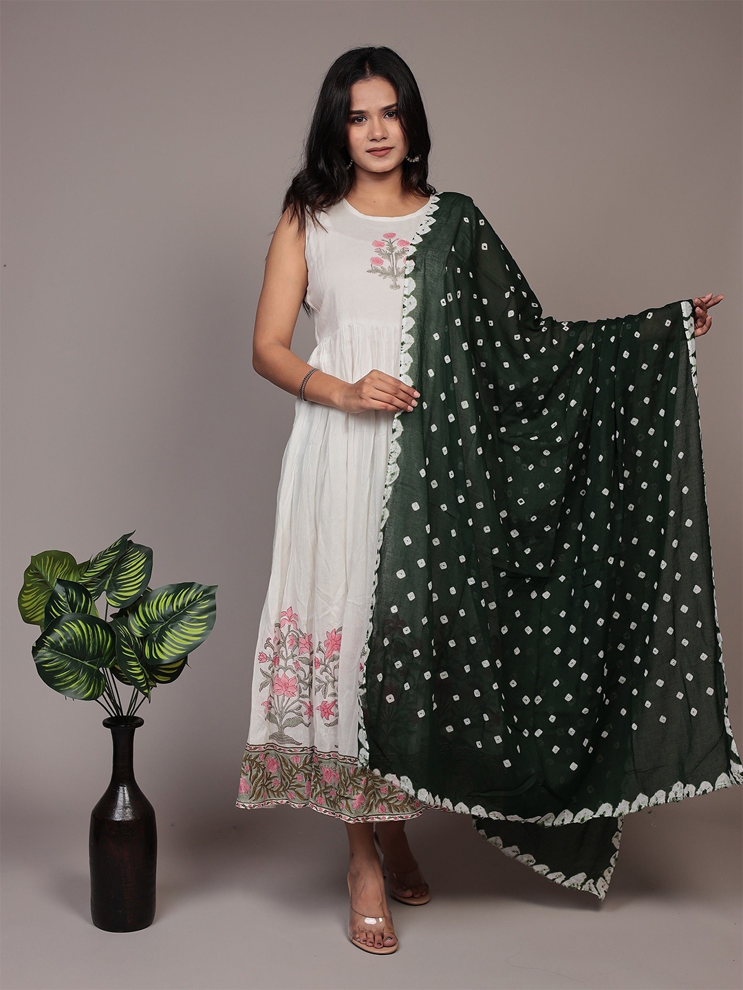 

Bohekant Women Pure Cotton Bandhani Dupatta, Green