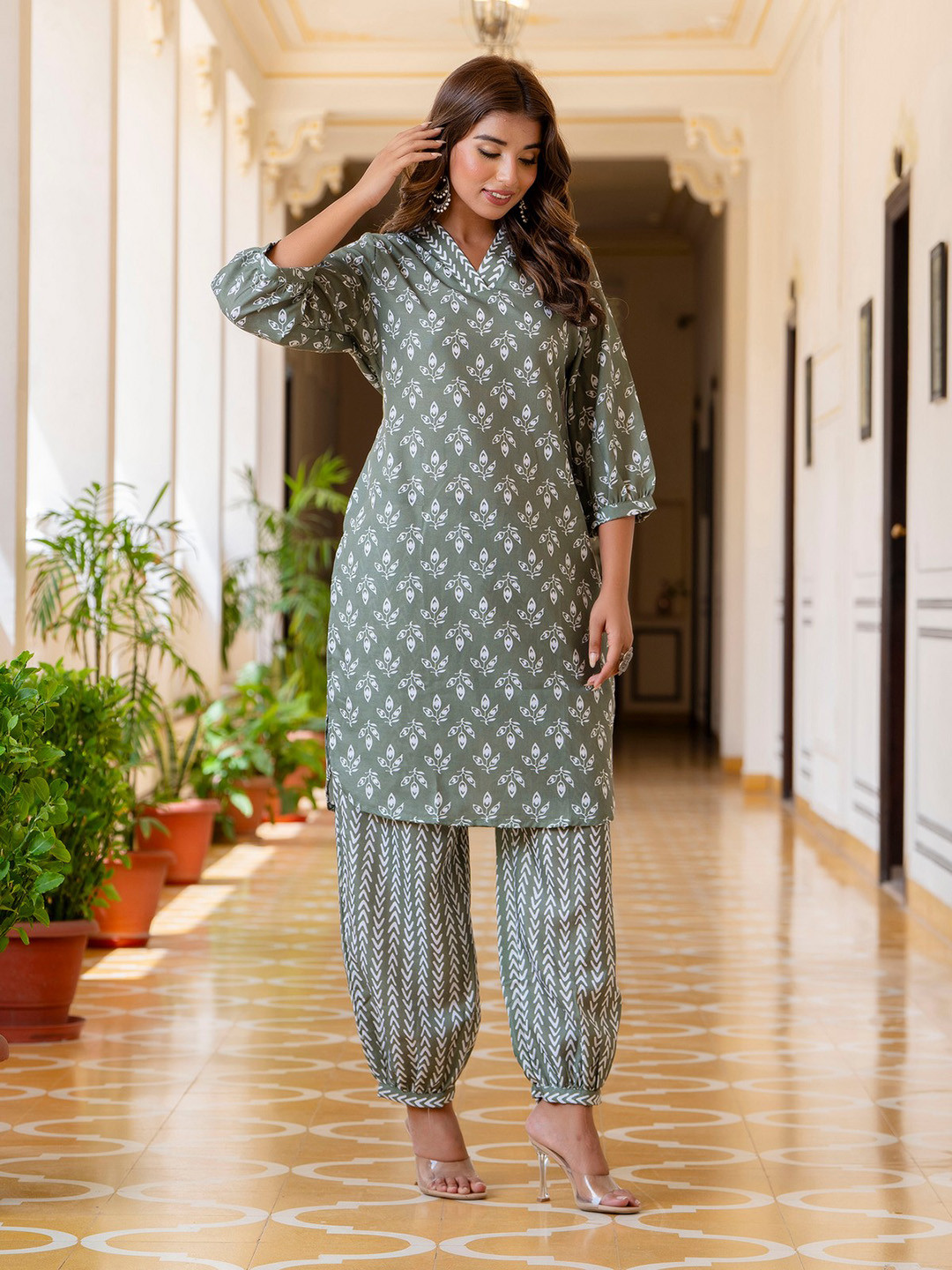 

KALINI Women Floral Printed Regular Kurta with Trousers, Green