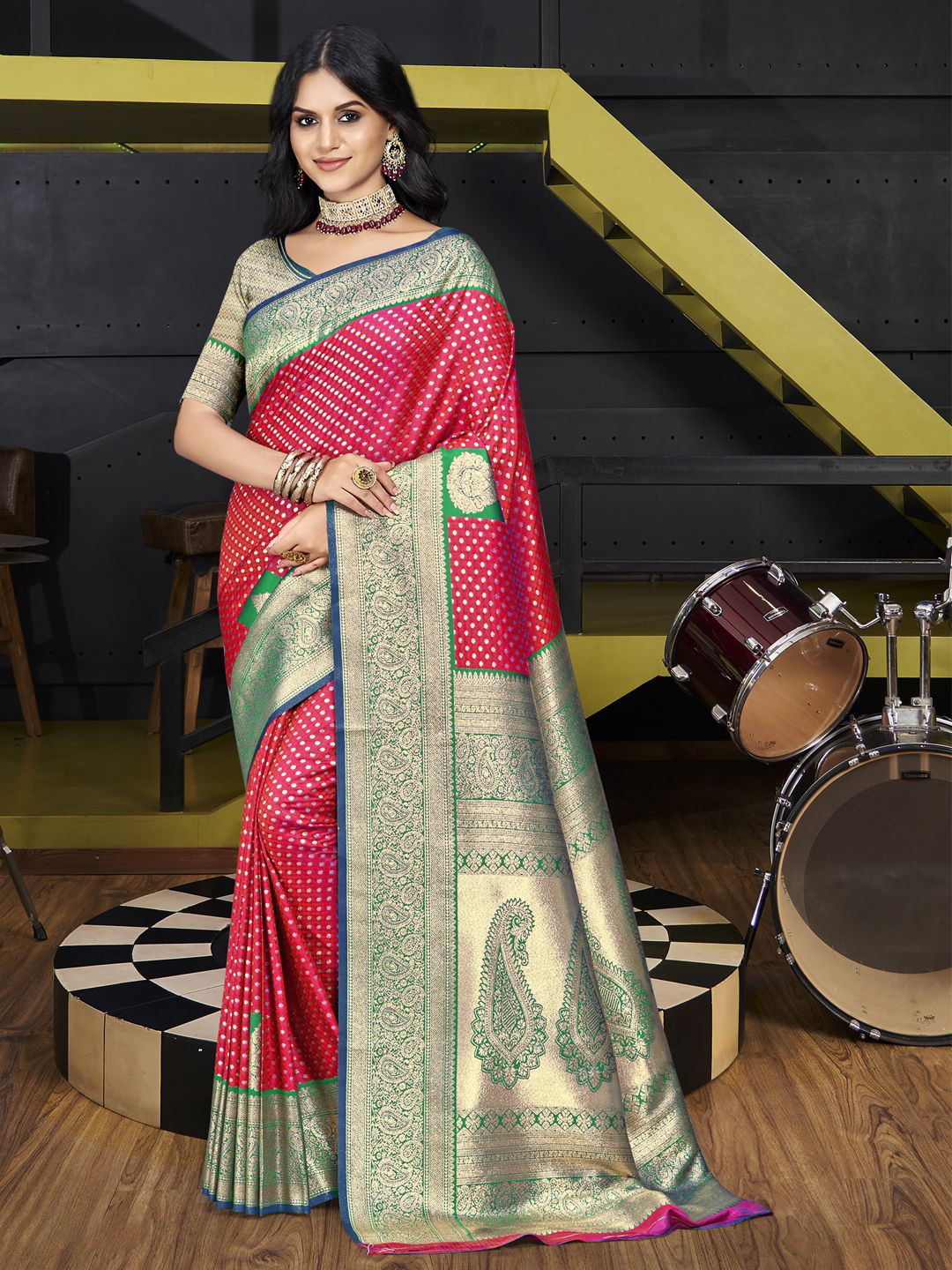 

SANGAM PRINTS Woven Design Zari Tussar Saree, Pink
