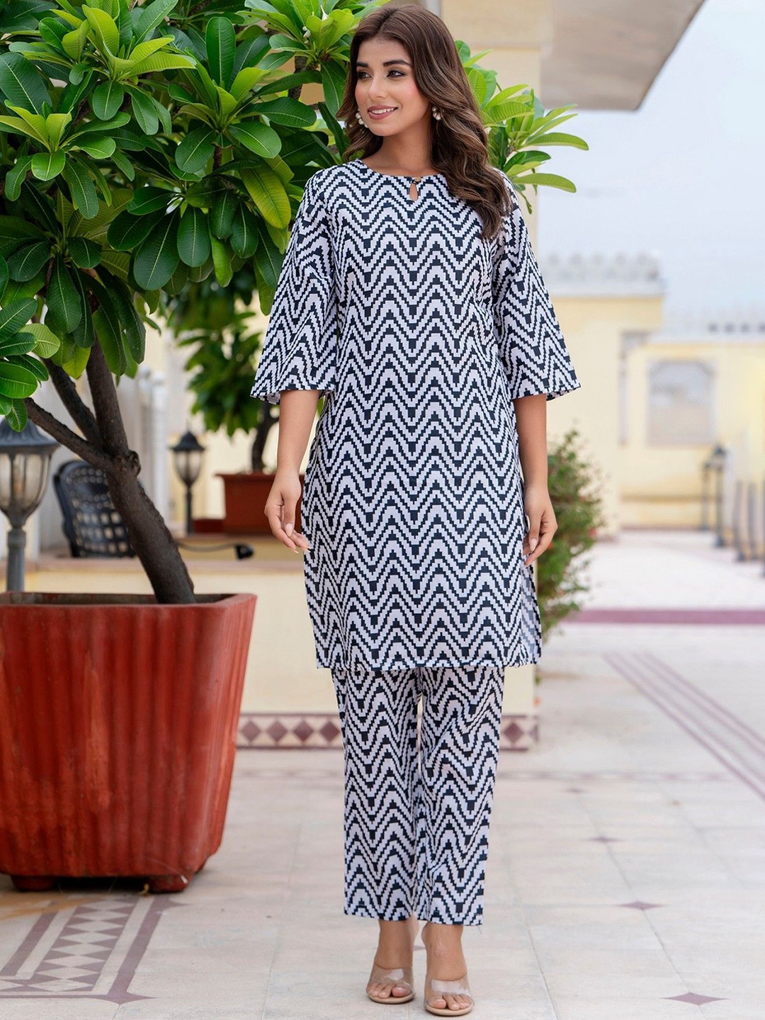 

KALINI Women Chevron Printed Regular Kurta with Trousers, Black