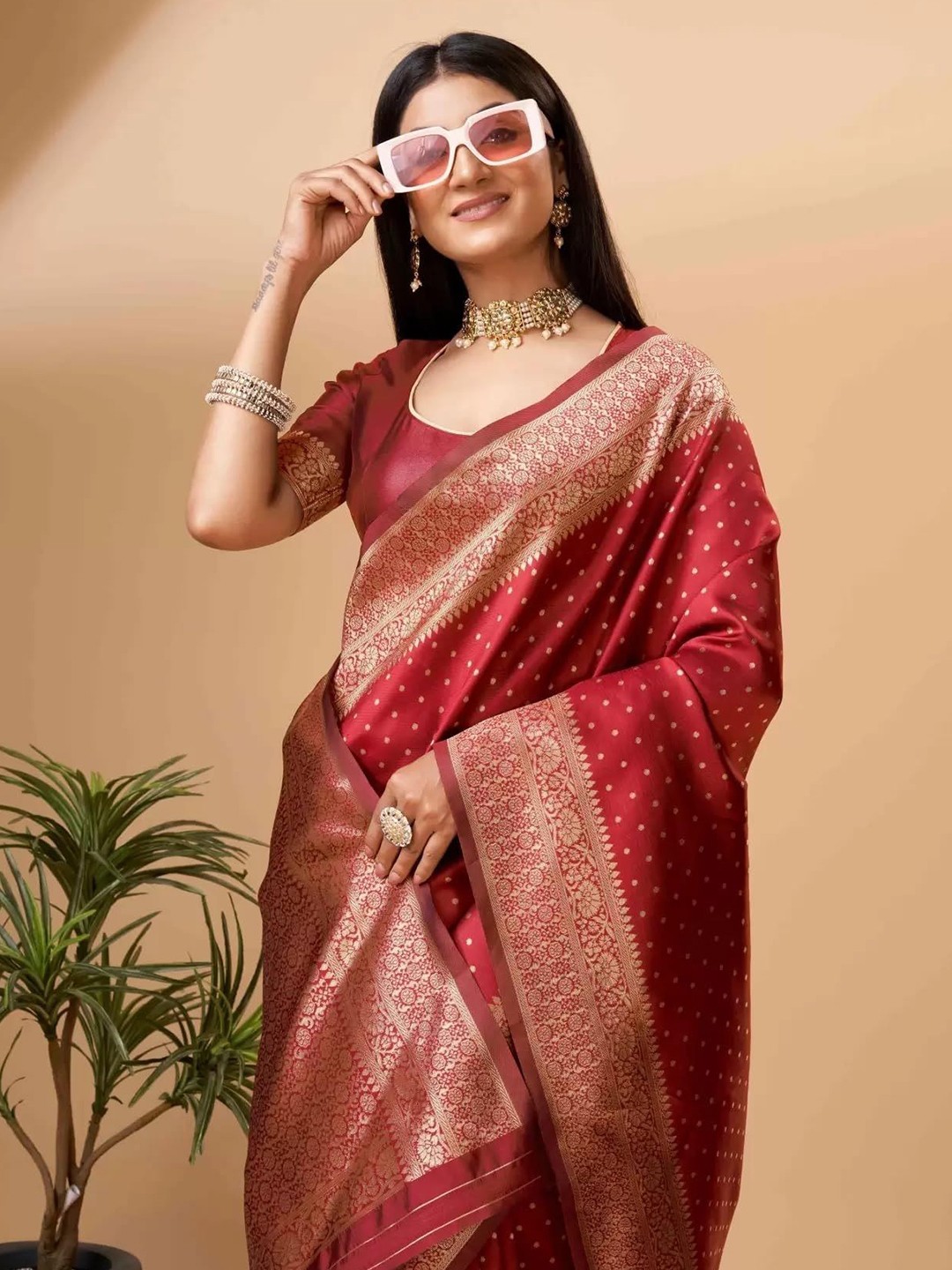 

QENY Woven Design Zari Art Silk Banarasi Saree, Red