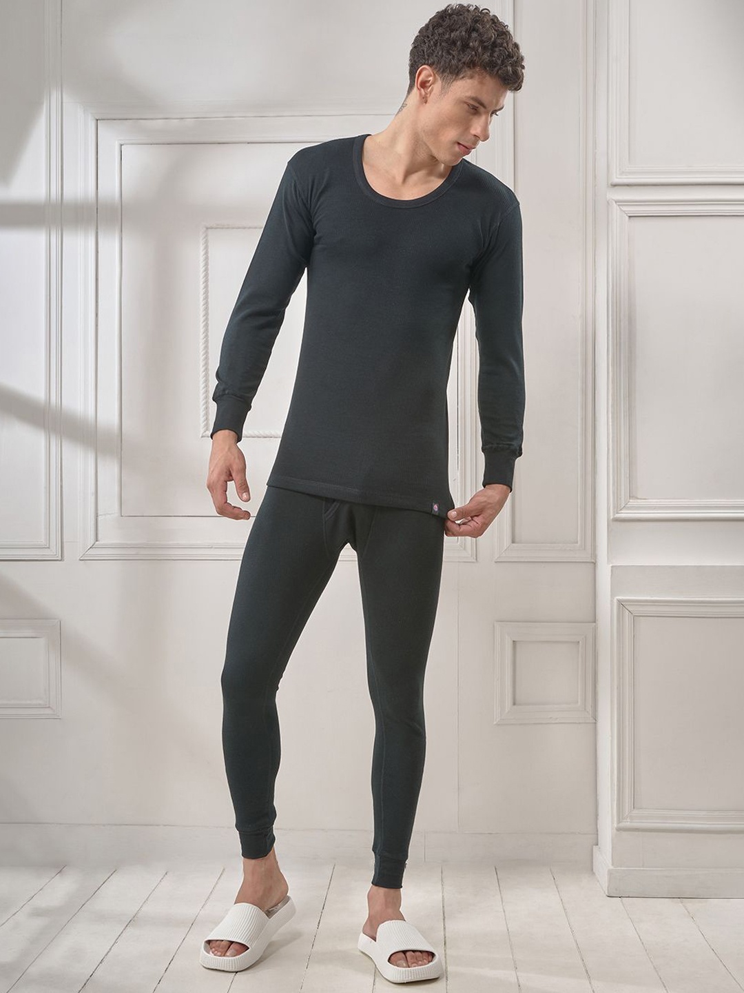 

Inferno Men Multifiber Layer Full Sleeve Thermal Top and Pant Set, Black