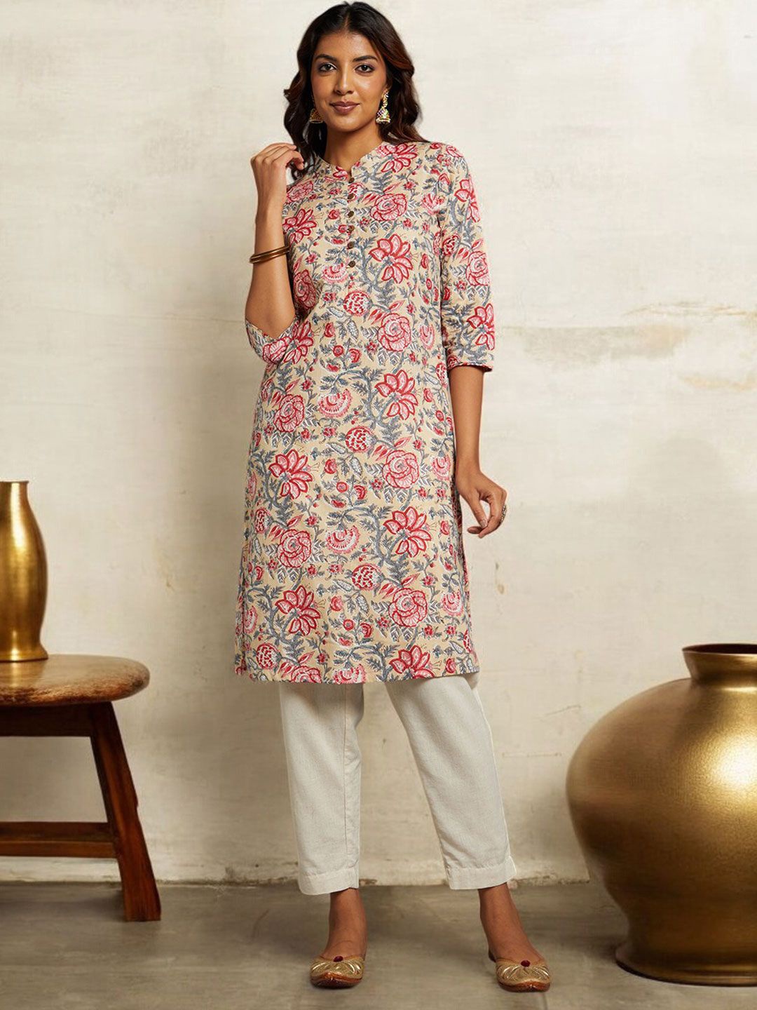 

Chandbaali Women Floral Printed Kurta, Beige
