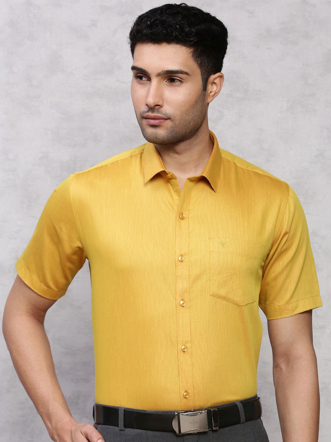 

Ramraj Solid Half Sleeve Shirt, Yellow