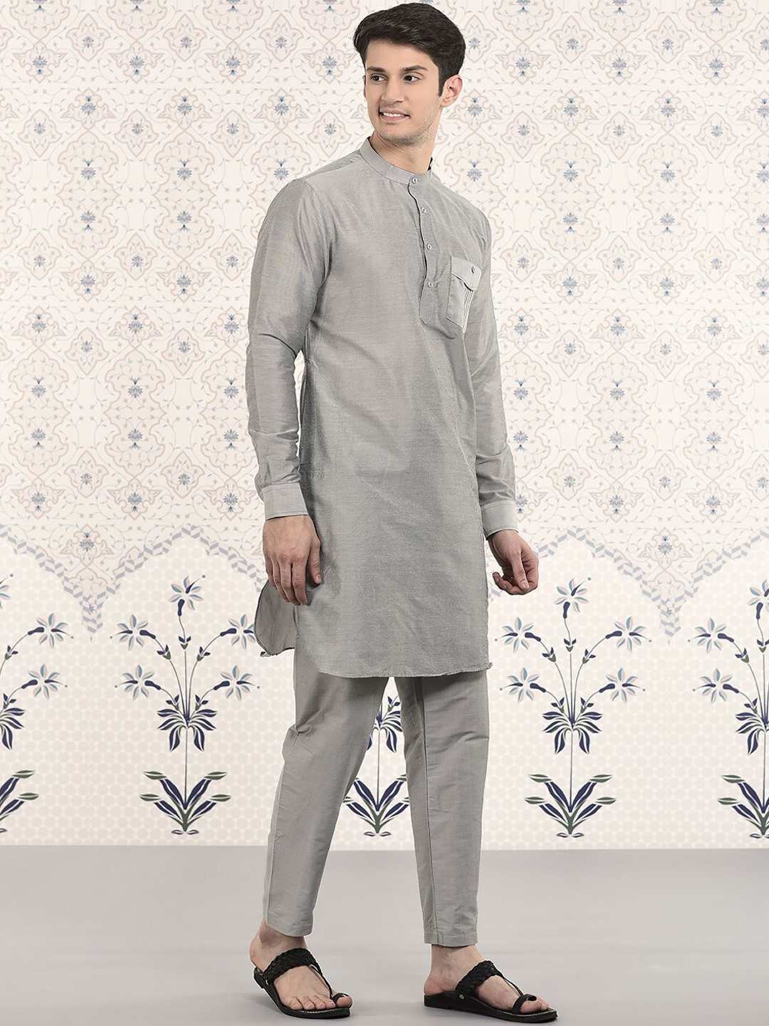 

Ode by House of Pataudi Men Regular Kurta with Pyjamas, Silver