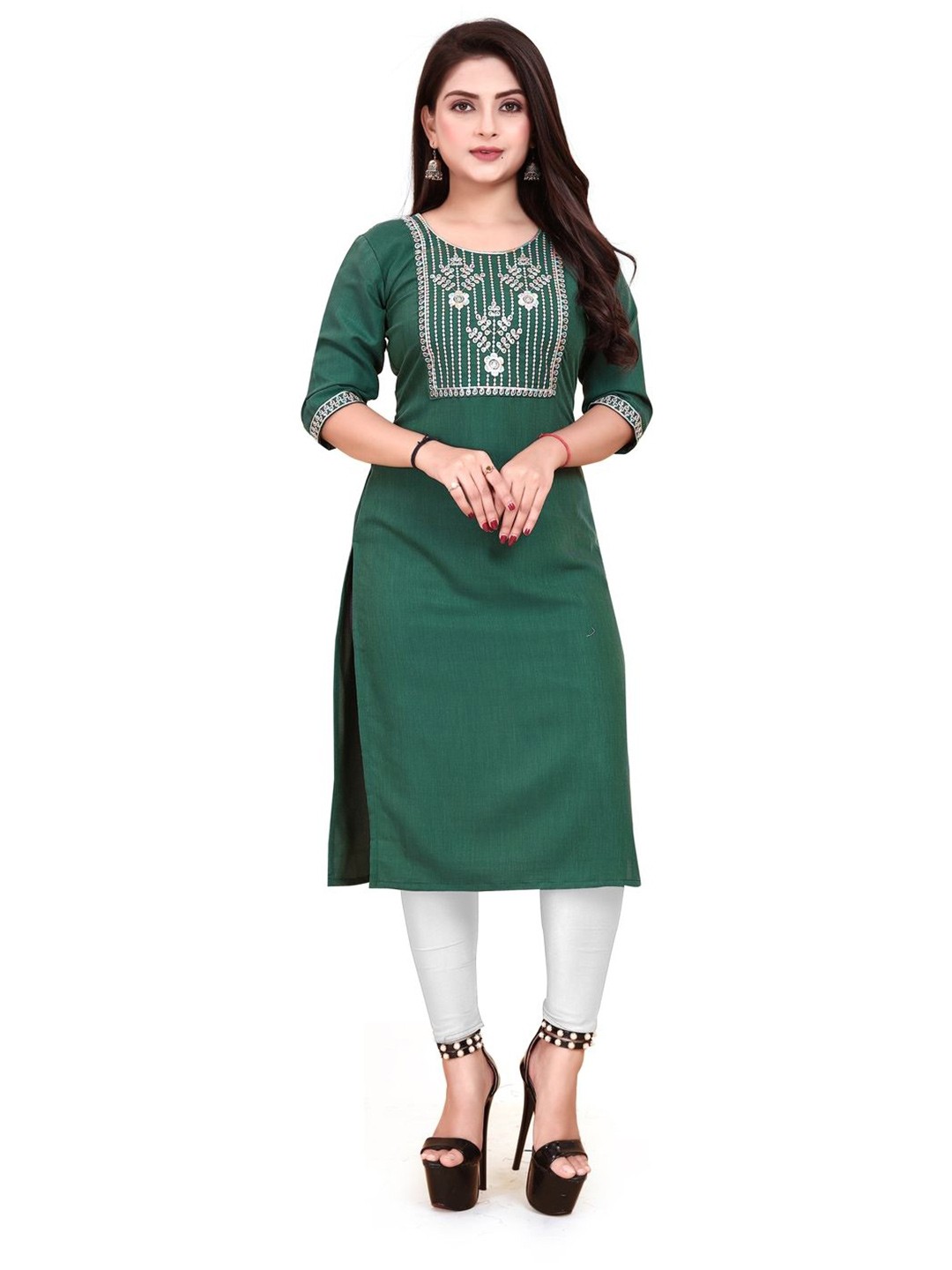 

AKK ENTERPRISE Women Floral Embroidered Straight Kurta, Green