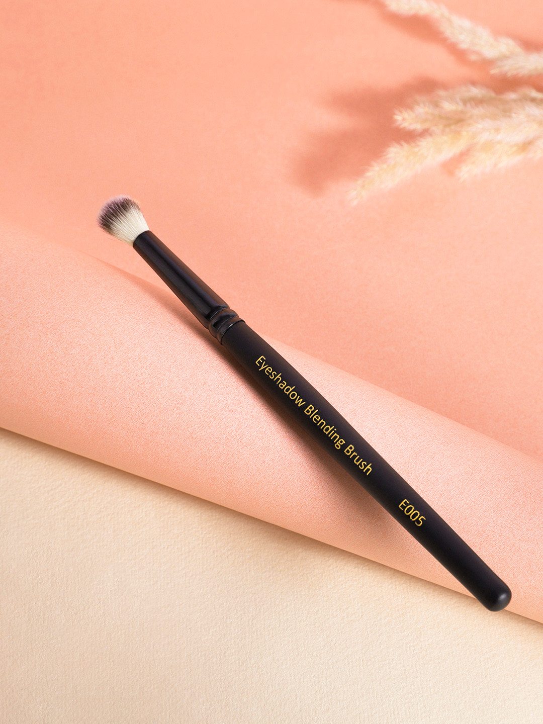 

CUFFS N LASHES Soft Bristles Eyeshadow Blending Makeup Brush - E005, Black