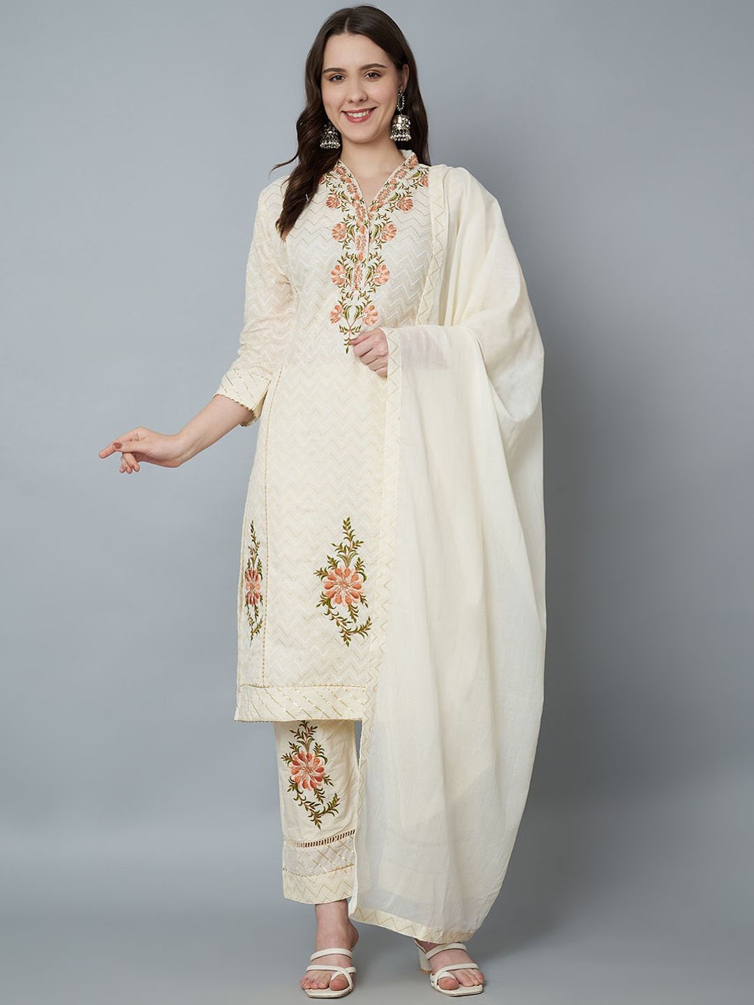 

Trend Level Women Embroidered Khadi Handloom Kurta, Off white