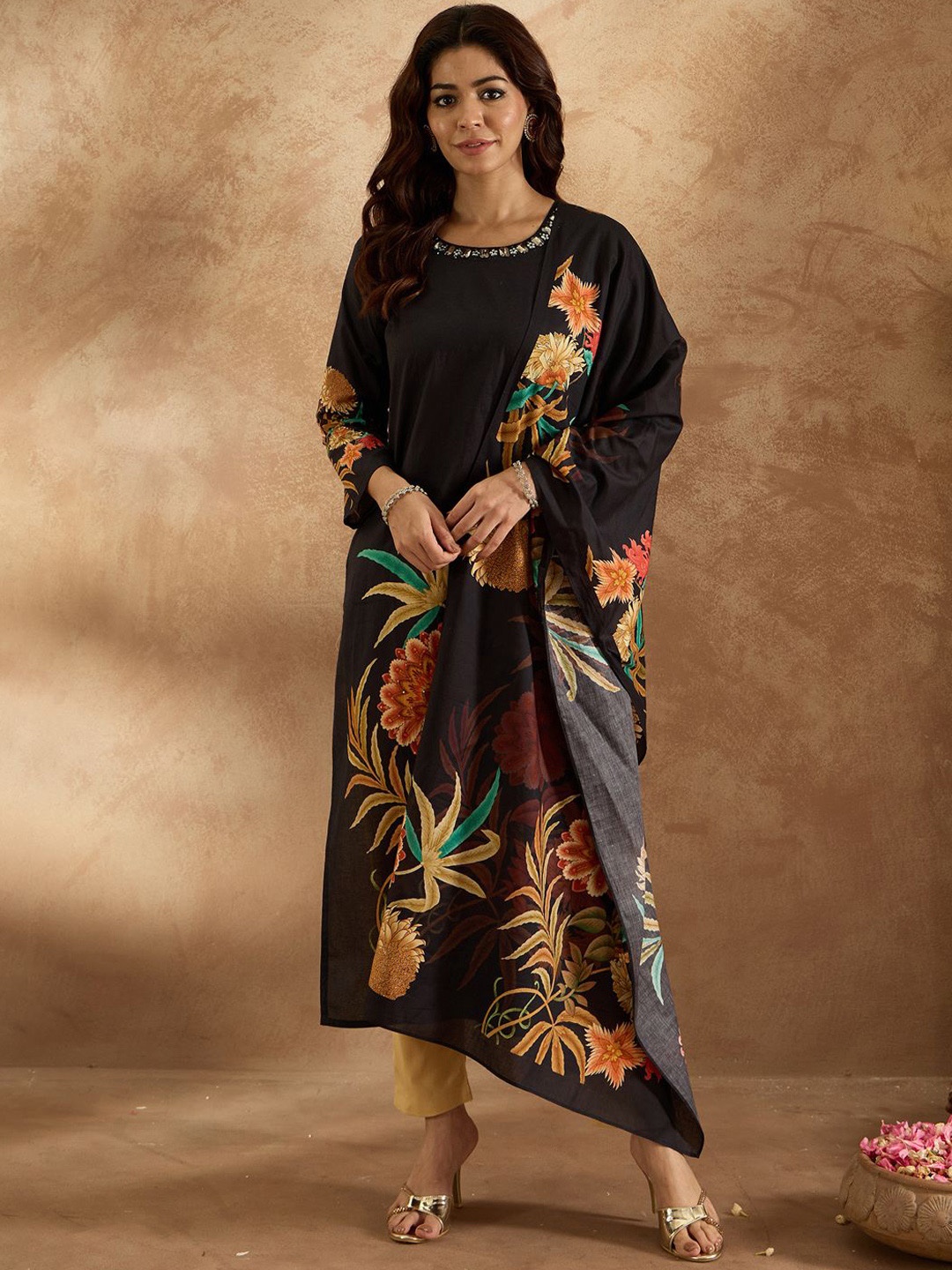 

Indo Era Women Floral Printed Regular Pure Cotton Kurta with Trousers & With Dupatta, Black