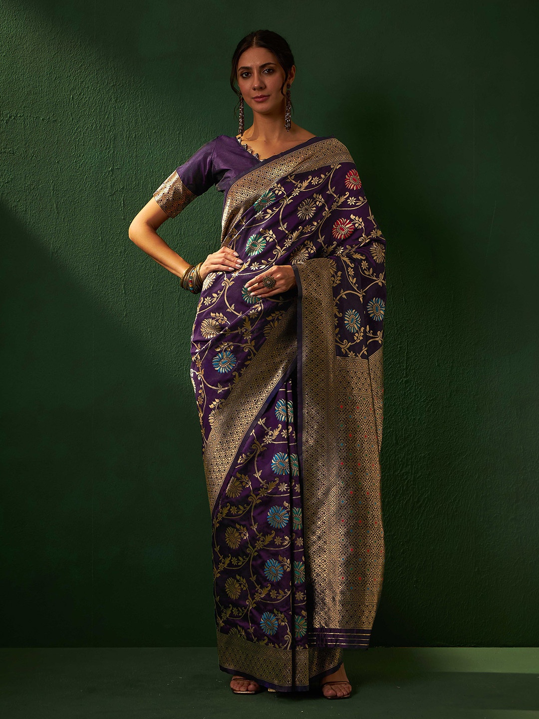 

DIVASTRI Woven Design Zari Banarasi Saree, Burgundy