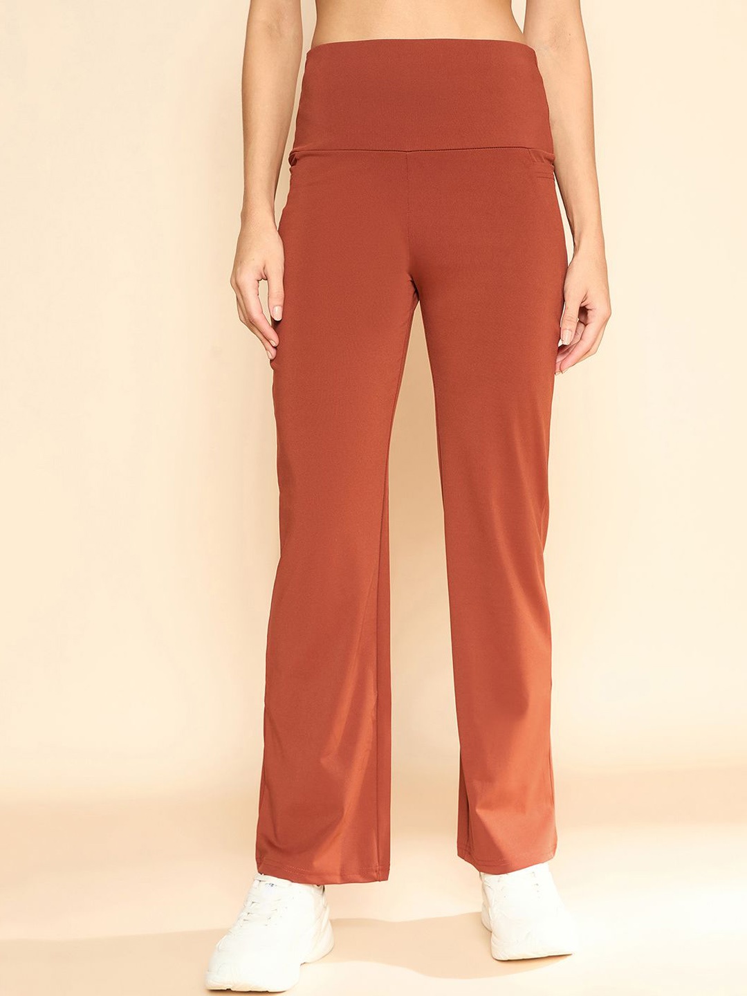 

COLOR CAPITAL Mid-Rise Flared Gym Tights, Rust