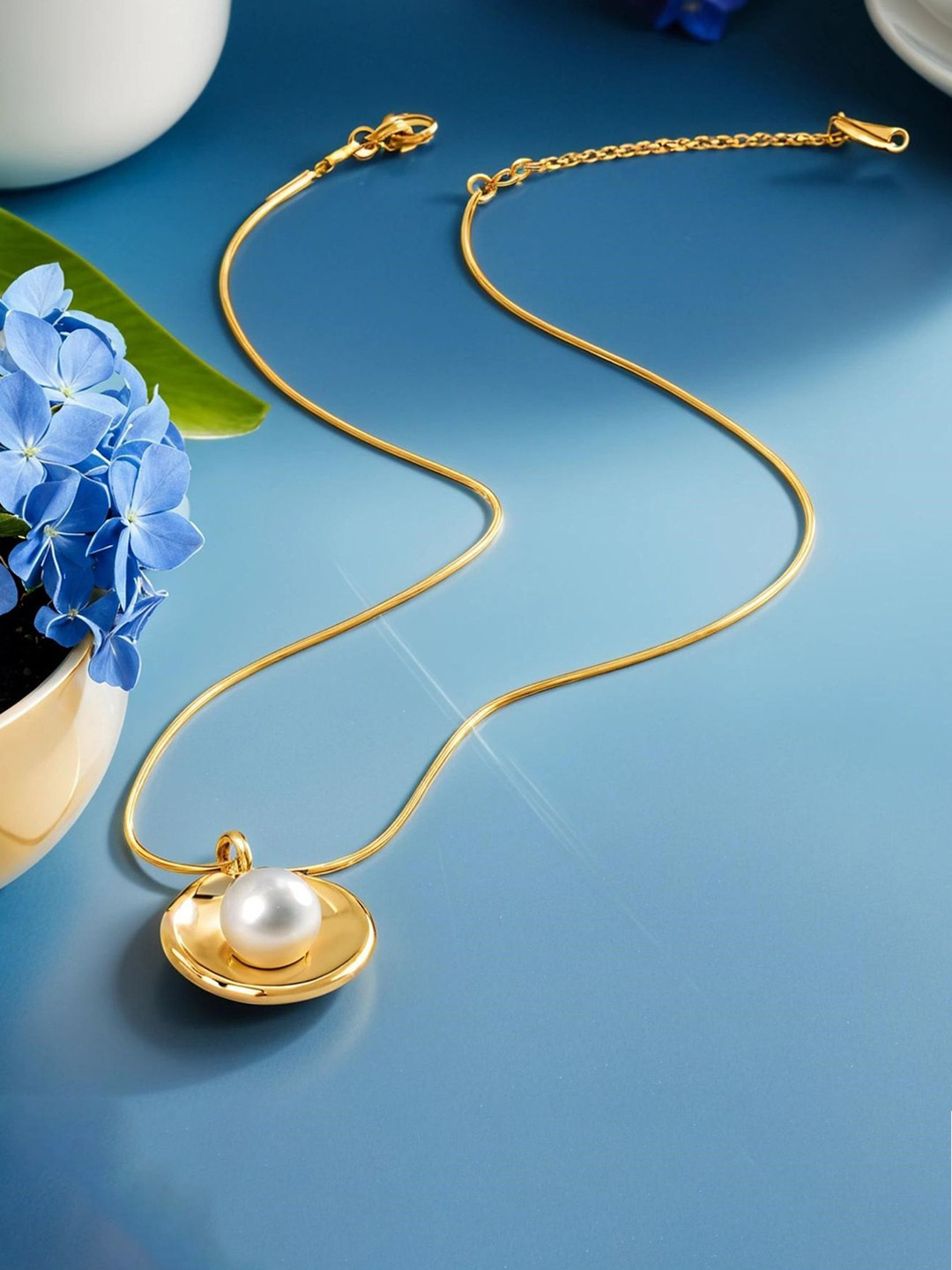 

MANSIYAORANGE Gold Plated Stainless Steel Anti-Tarnish Pearl Oval Pendant With Chain