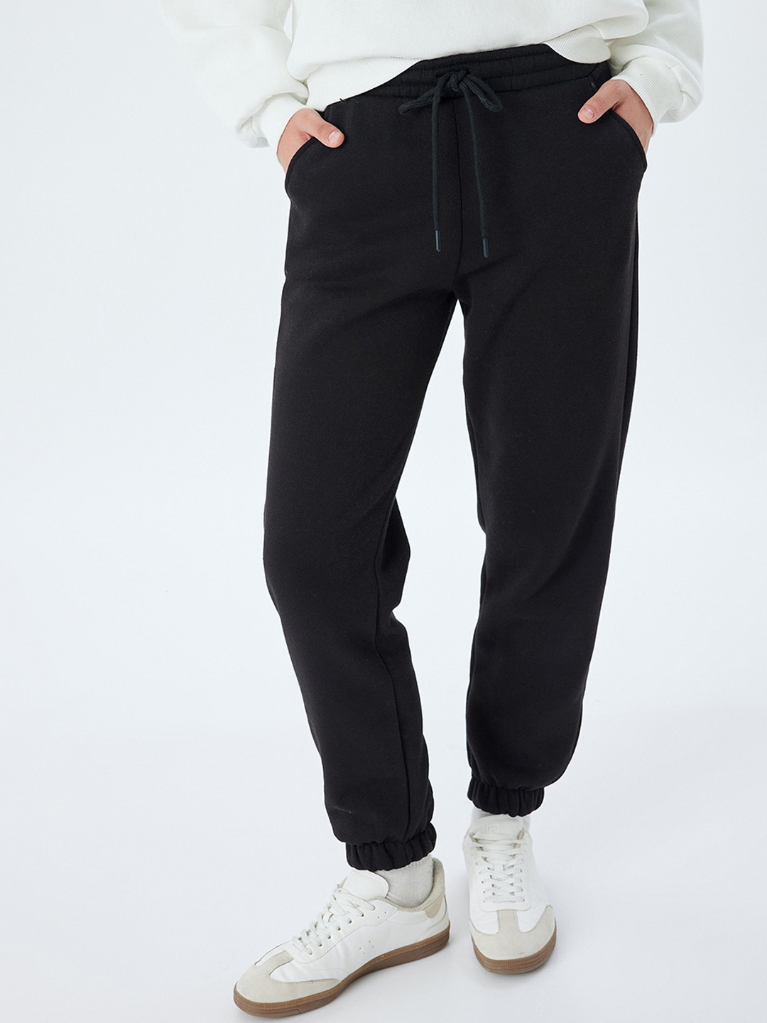 

Koton Women Mid-Rise Joggers, Black