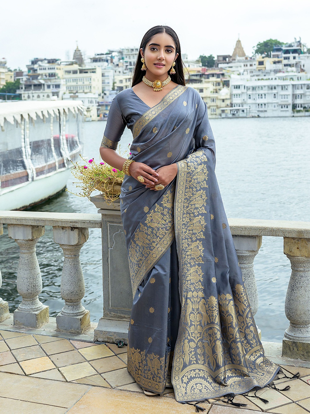 

Kandora Ethnic Motifs Woven Design Zari Saree, Grey