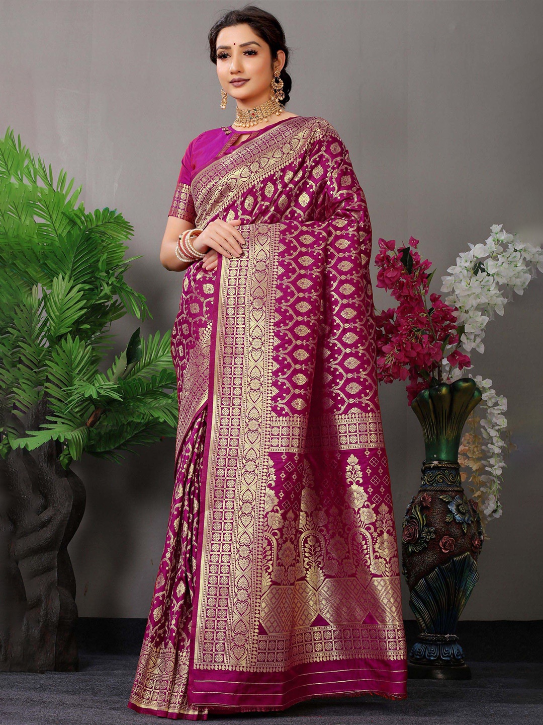 

Royal Rajgharana Saree Woven Design Zari Pure Silk Banarasi Sarees, Magenta