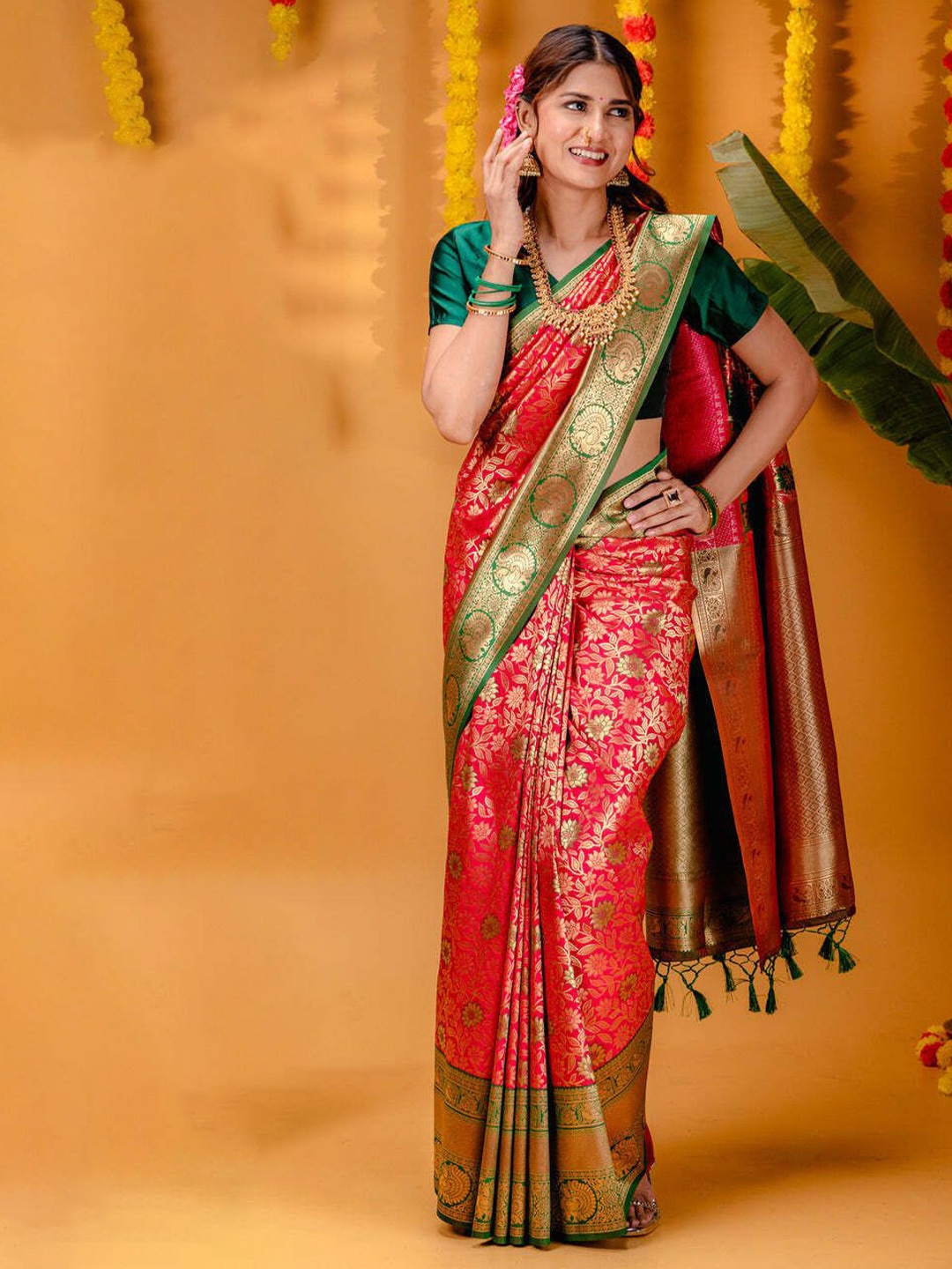 

QENY Ethnic Motifs Woven Design Zari Banarasi Saree, Green