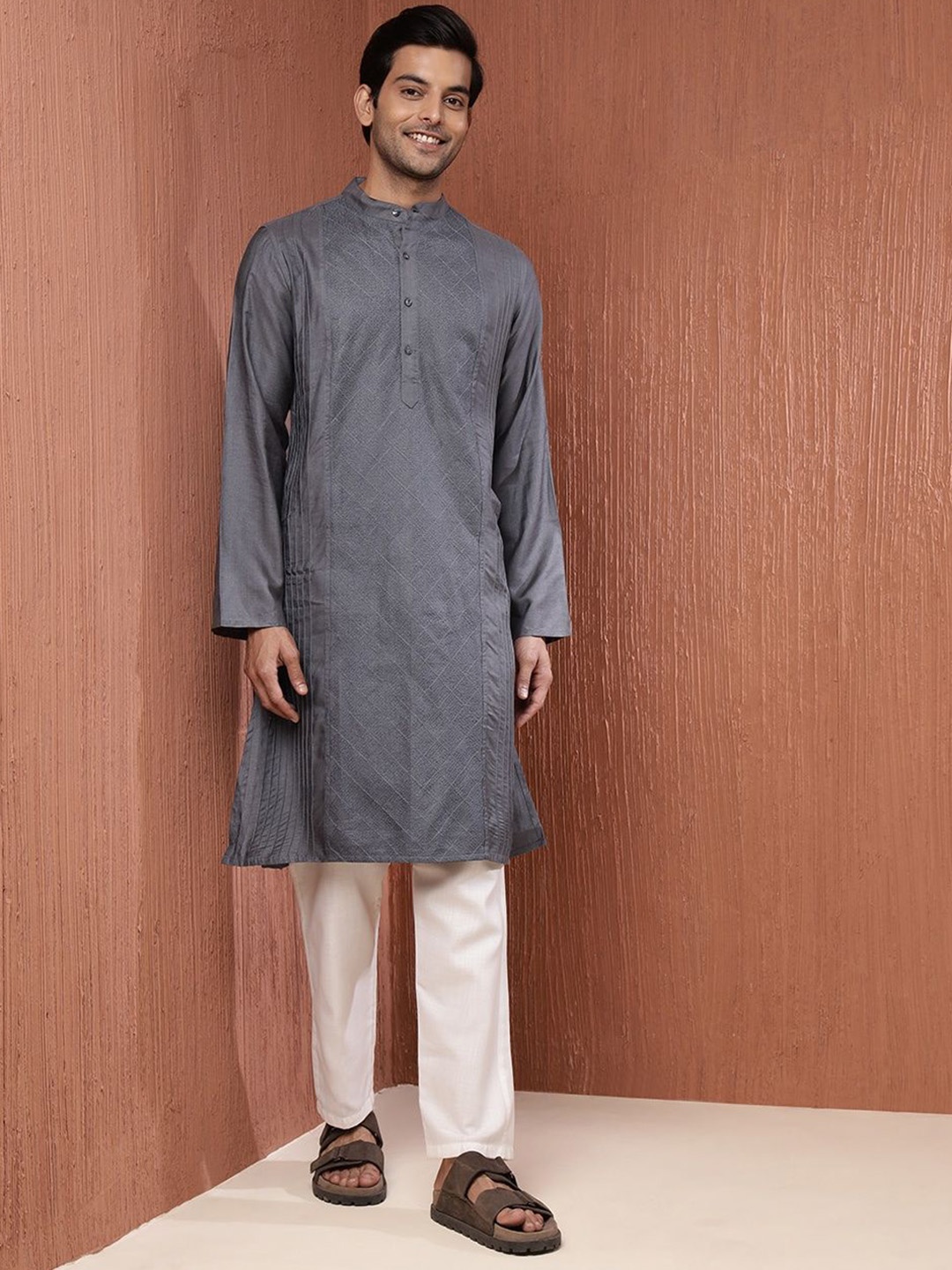 

Fabindia Men Embroidered Thread Work Kurta, Grey