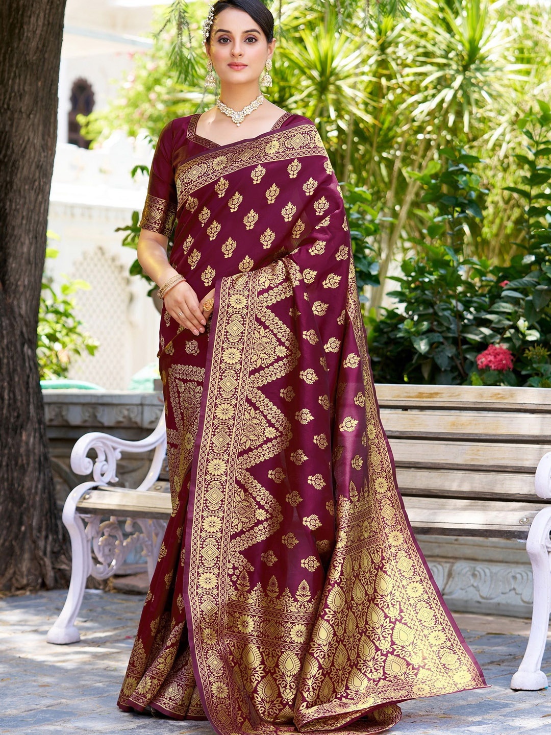 

QENY Ethnic Motifs Zari Art Silk Banarasi Saree, Purple