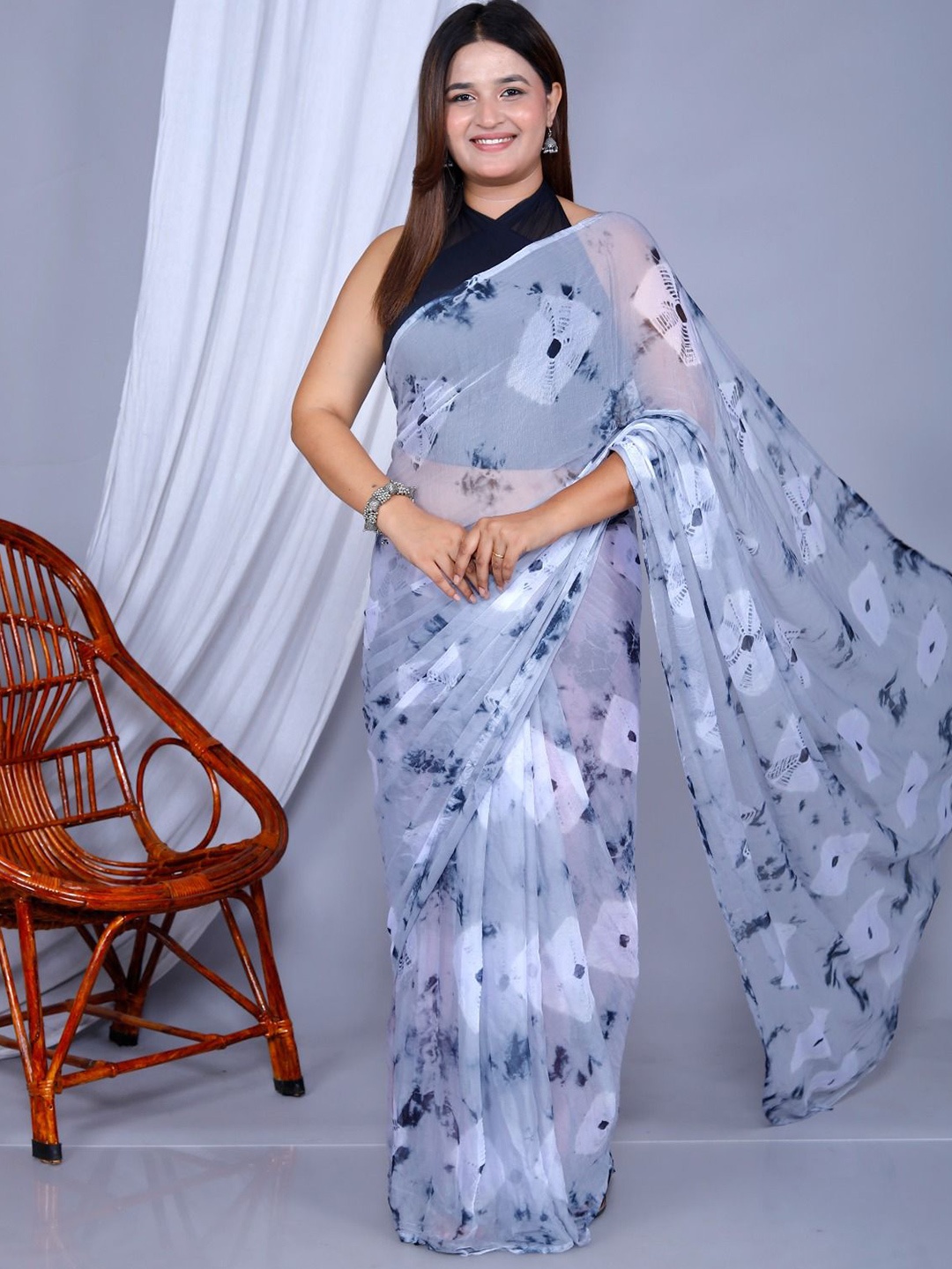 

VL SAREES Bandhani Printed Pure Chiffon Bandhani Saree, Grey