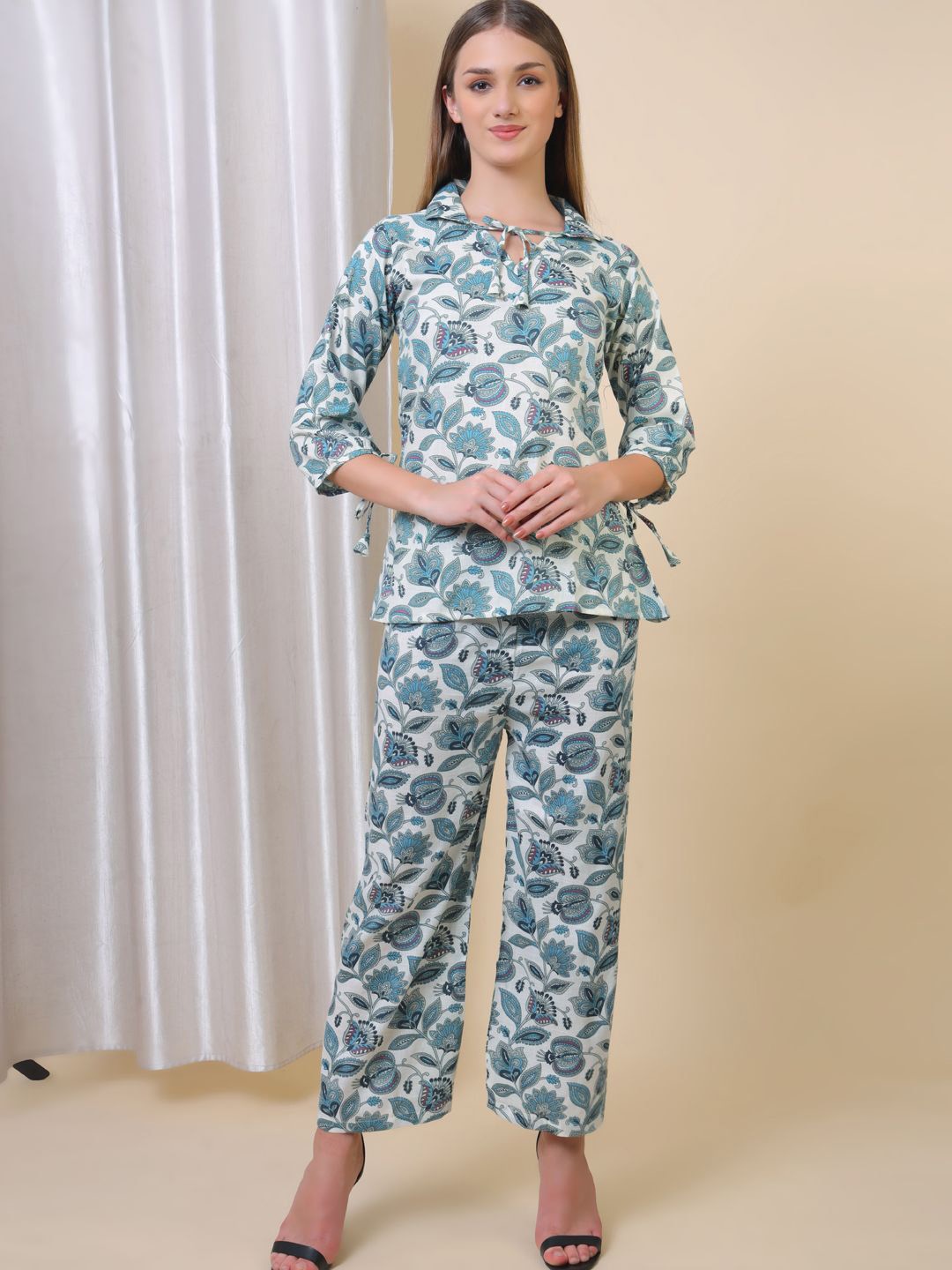 

Xivir Women Floral Printed Top With Trousers Co-Ords, Blue