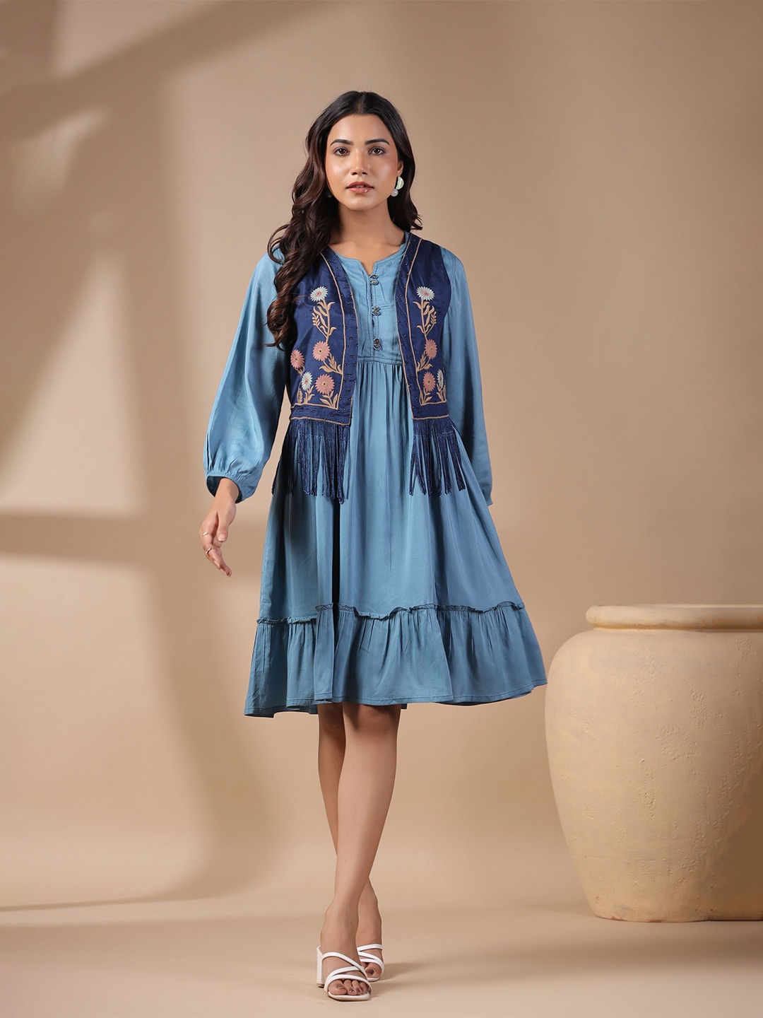 

Nyaro Women Floral Crop Open Front Jacket with Embroidered, Blue