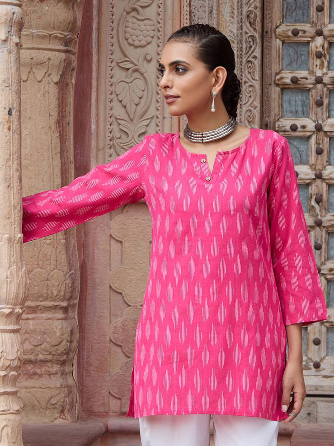 

House of Chikankari HOC Crafts Ikkat Woven Short Kurta, Pink