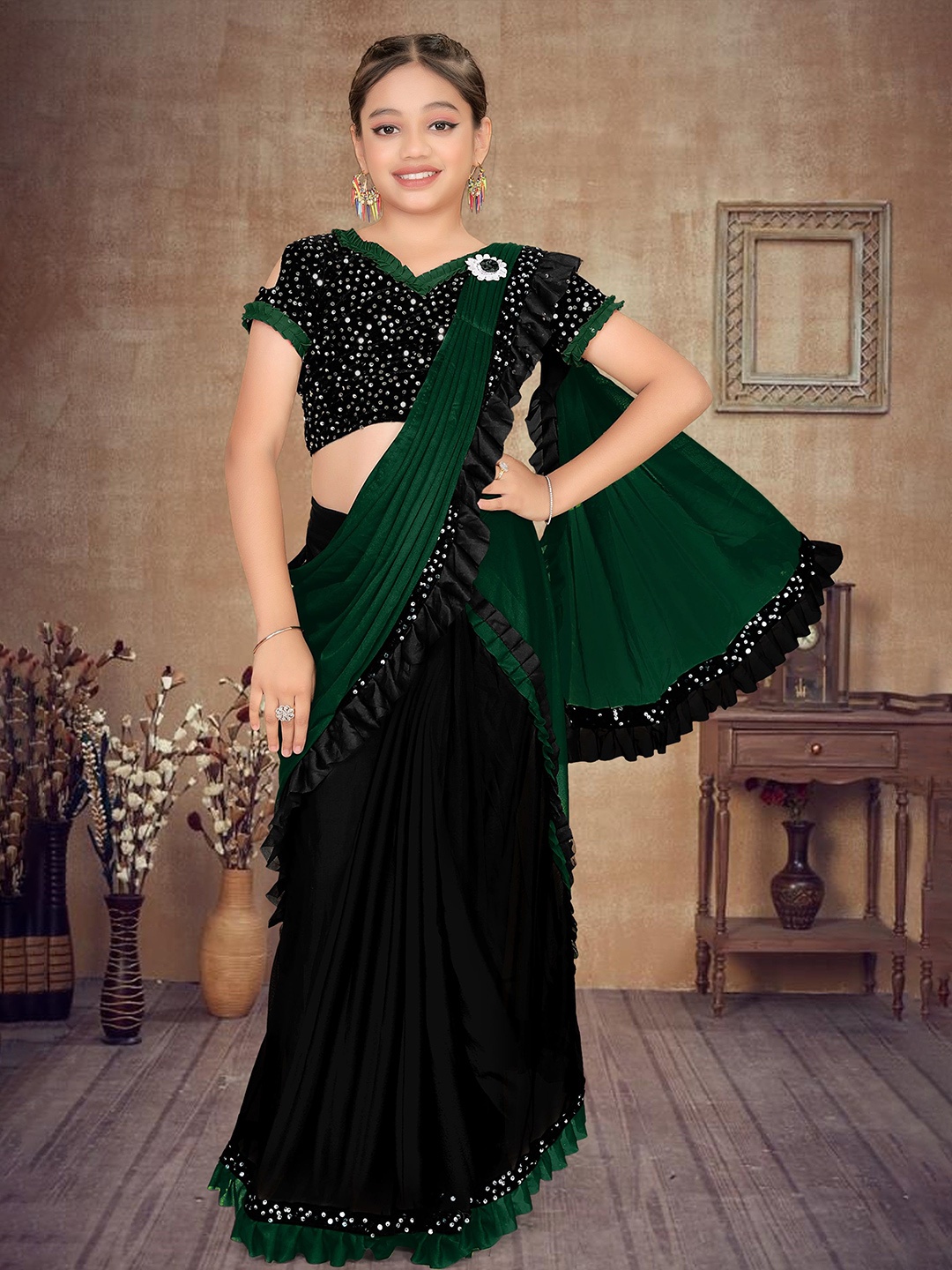 

HARPITA Sequinned Ready to Wear Saree, Green