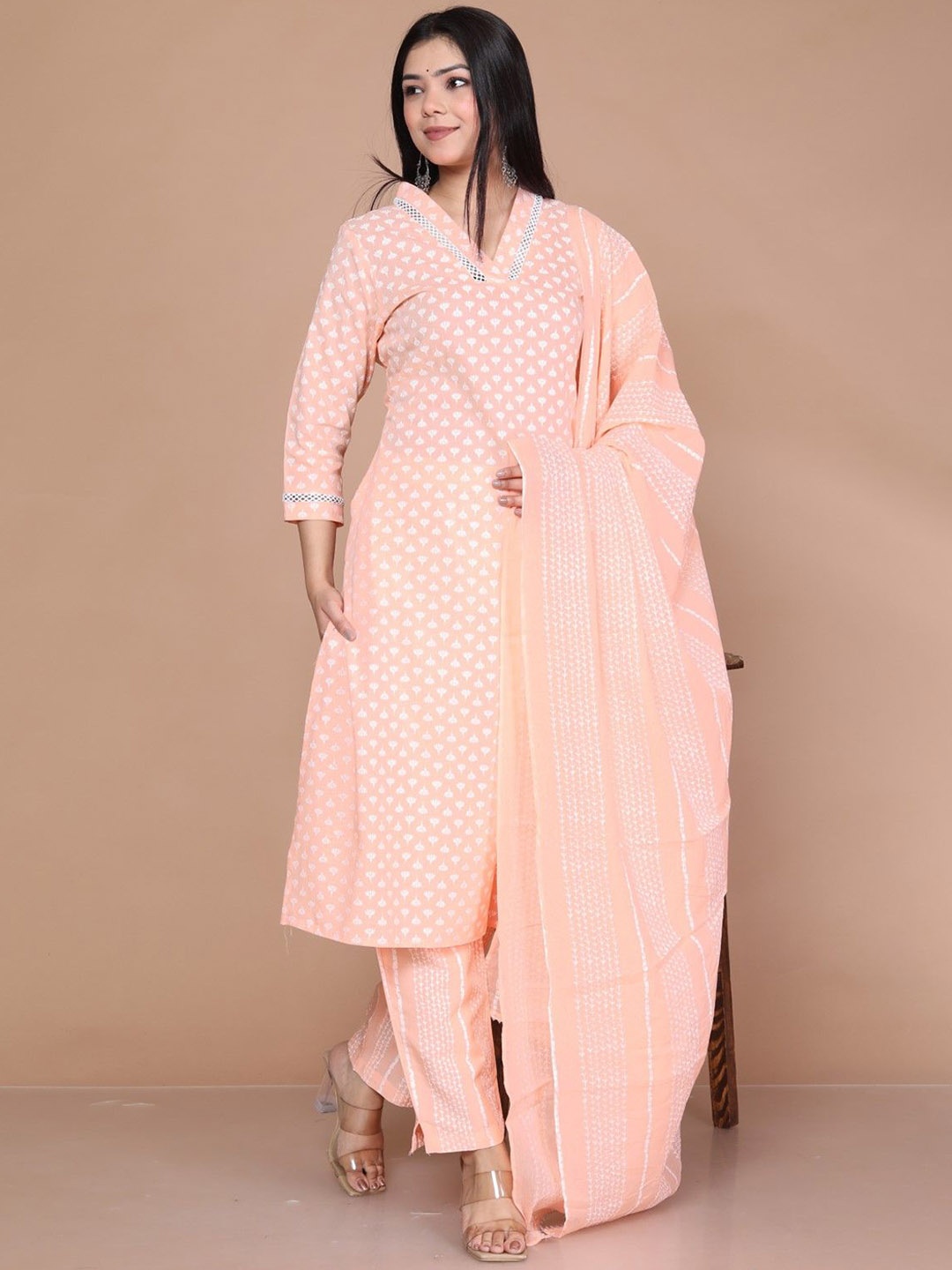 

Dwijupal Women Floral Printed Regular Kurta with Palazzos & With Dupatta, Peach