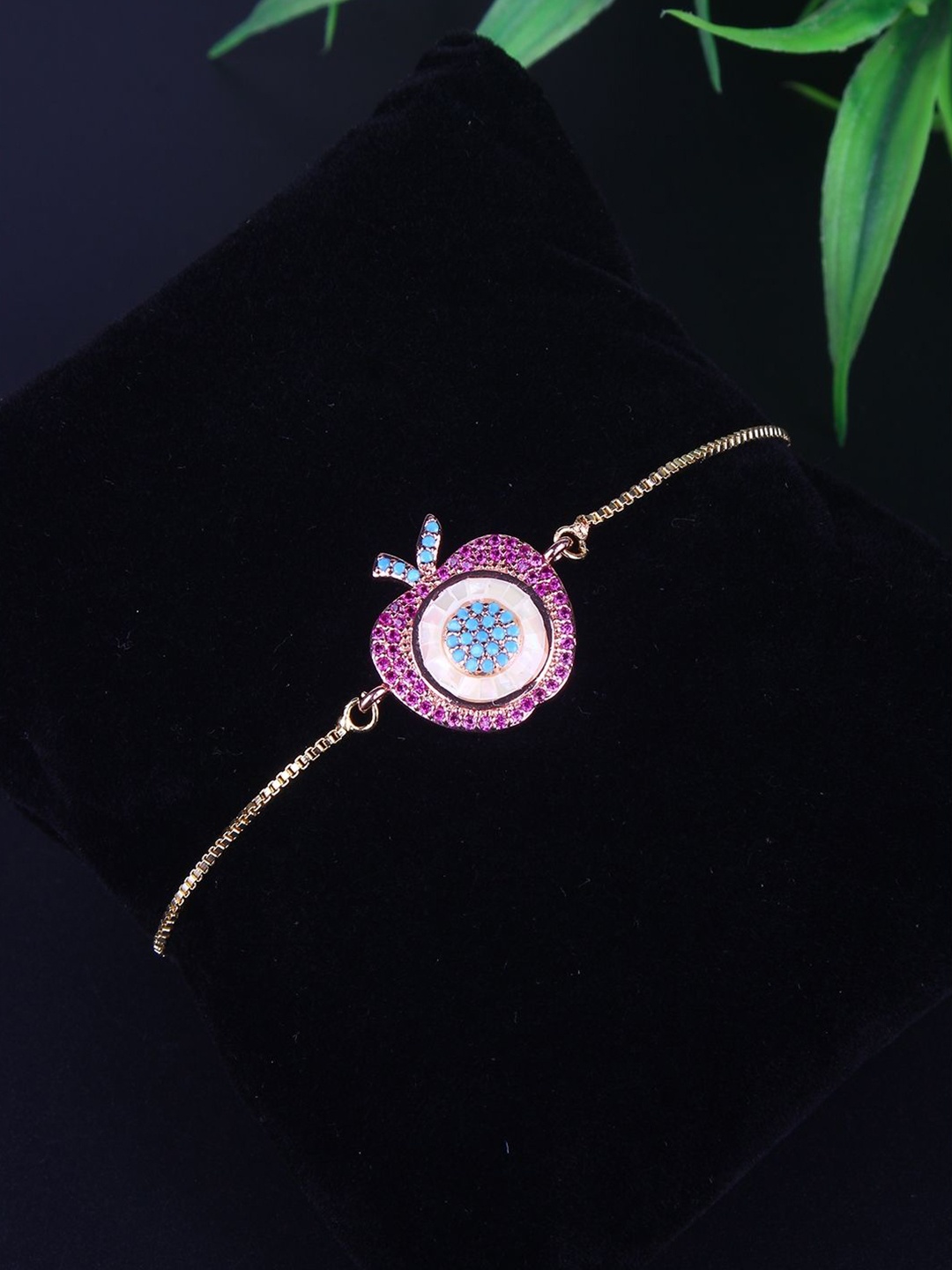 

KPOP Gold-Plated Cubic Zirconia Charm Bracelet