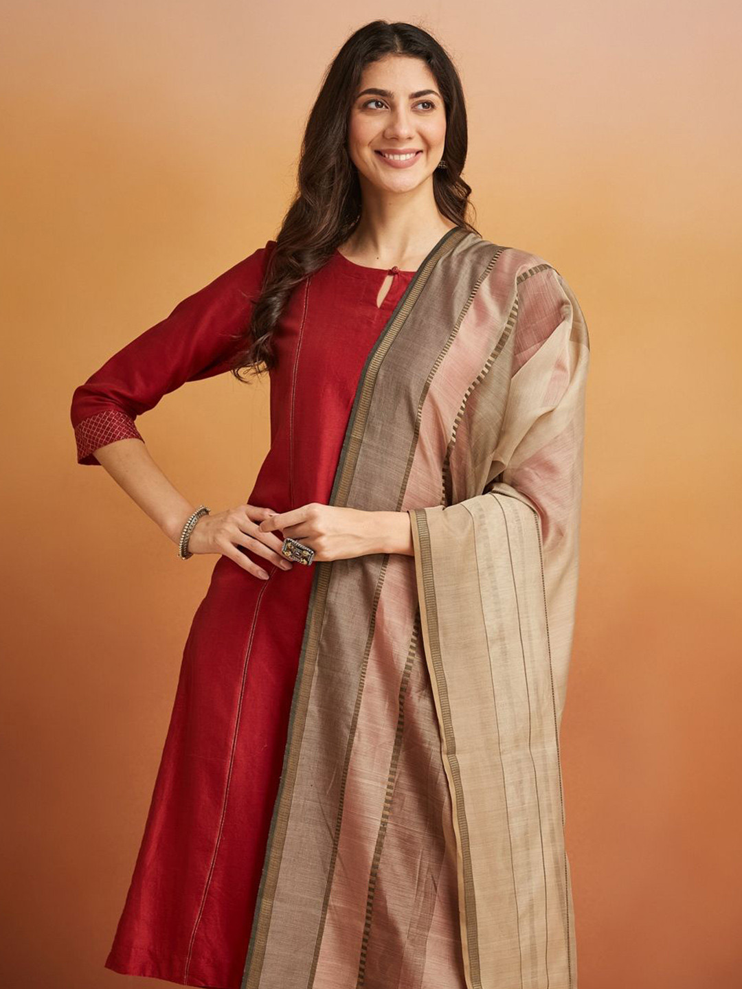

Fabindia Beige Maheshwari Dupatta