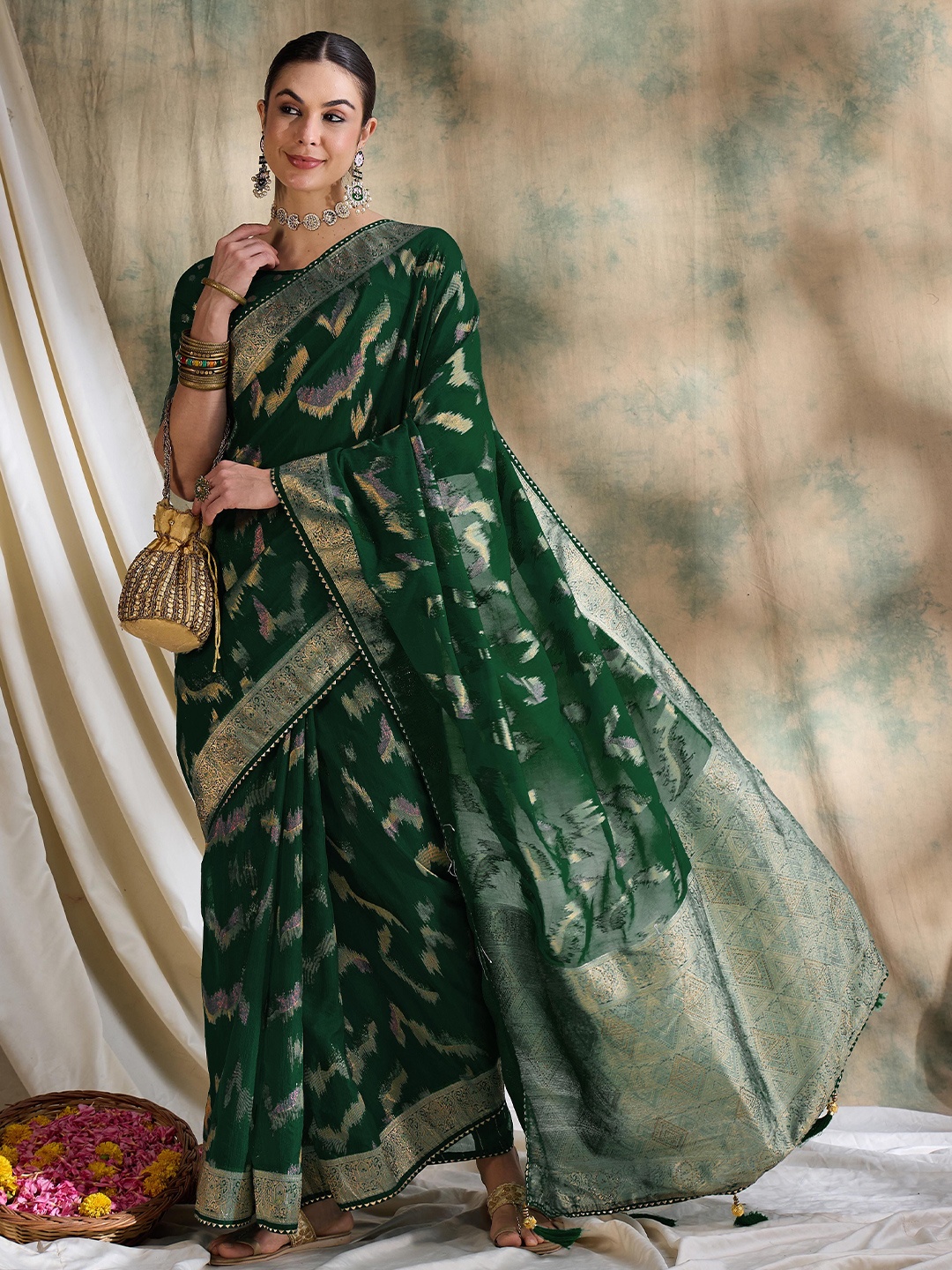 

Sangria Woven Design Kanjeevaram Designer Saree With Blouse Piece, Green